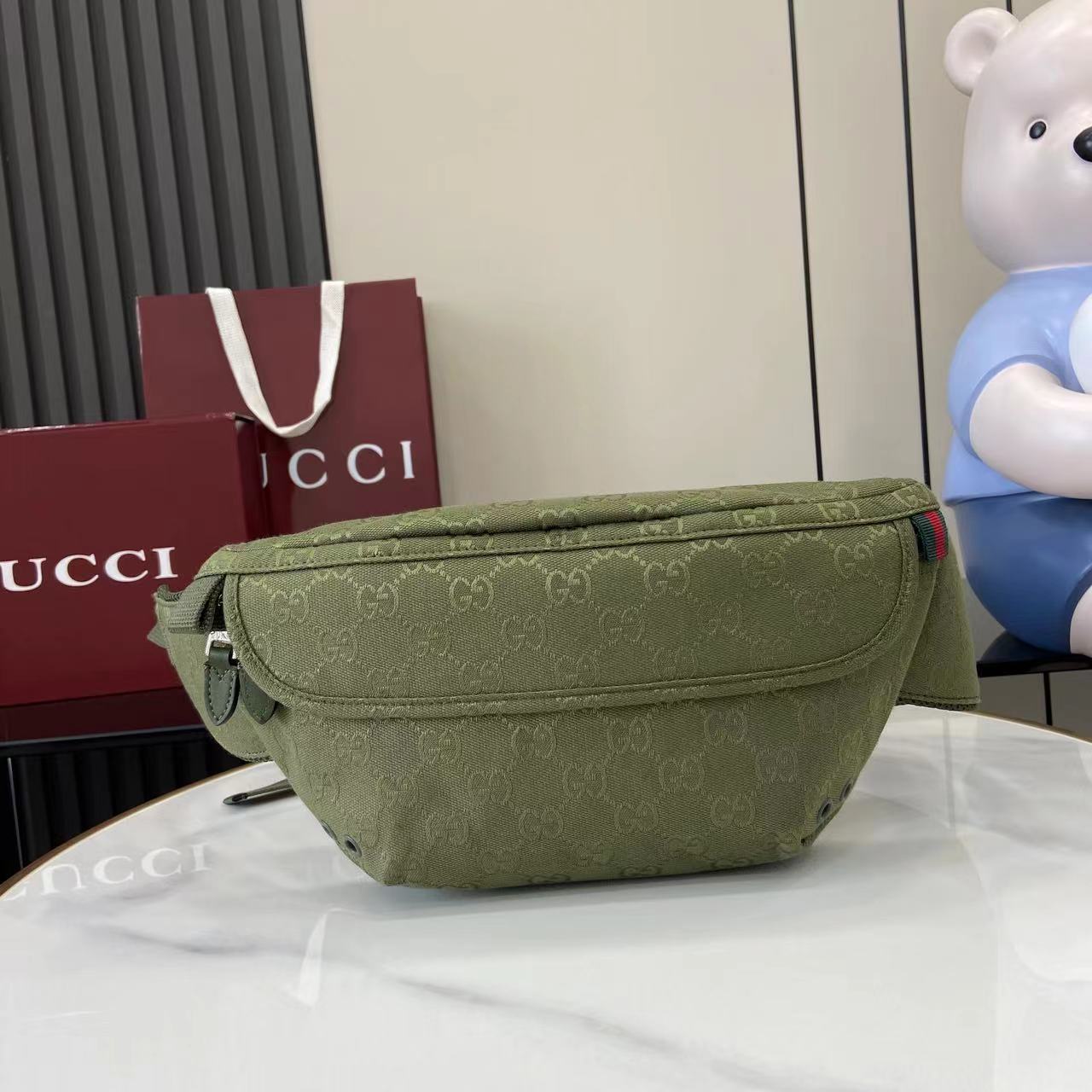 GUCCI  020610