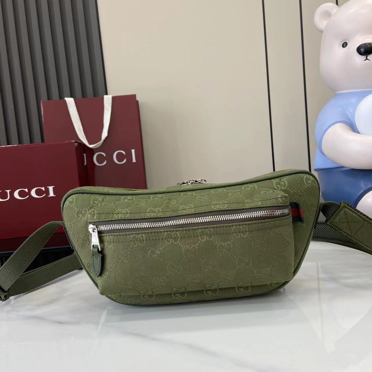 GUCCI  020710