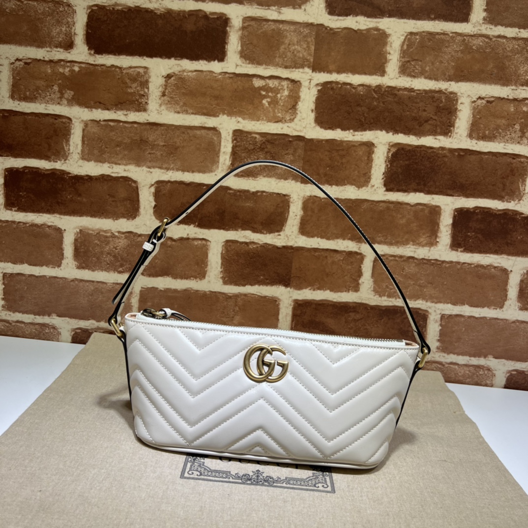 Gucci  02146