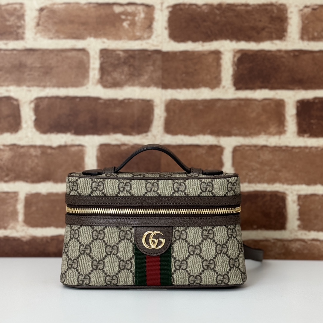 Gucci  02209