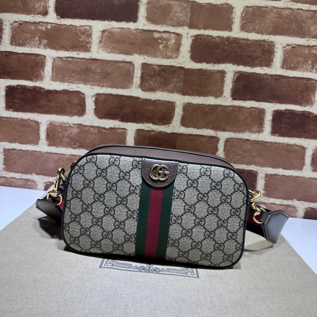 Gucci  02216