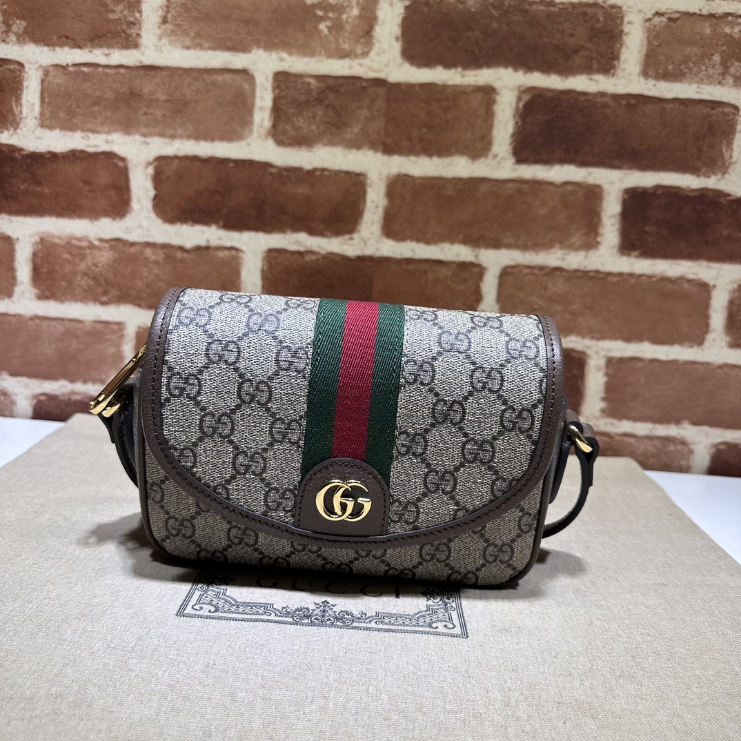 Gucci  02429