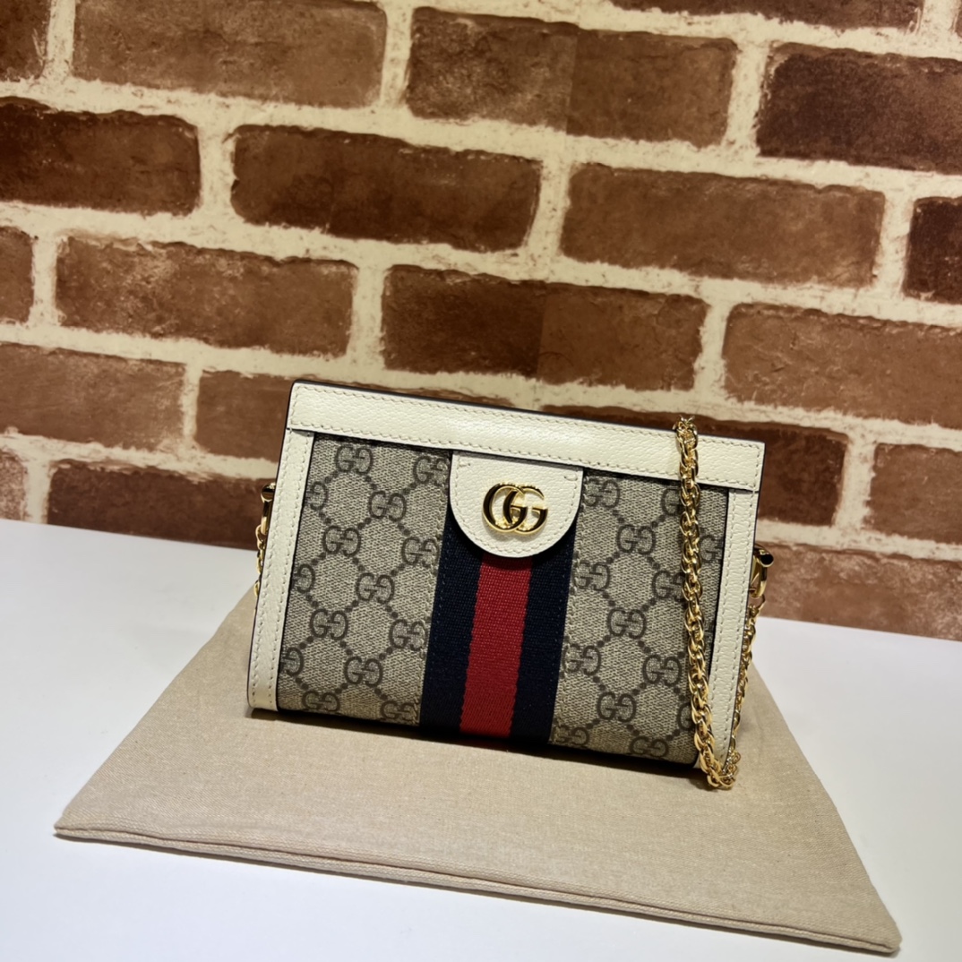 Gucci  02469