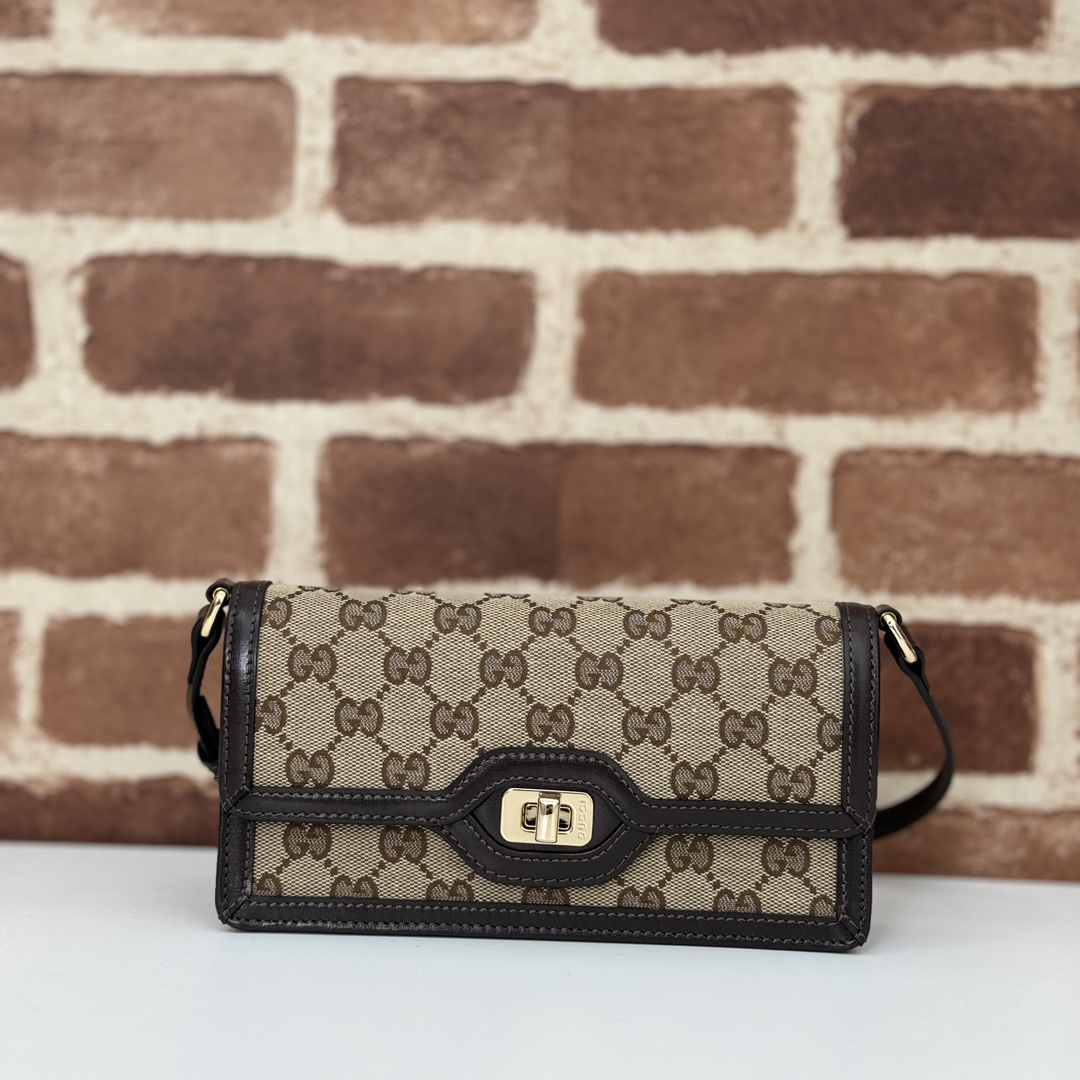 Gucci  02566