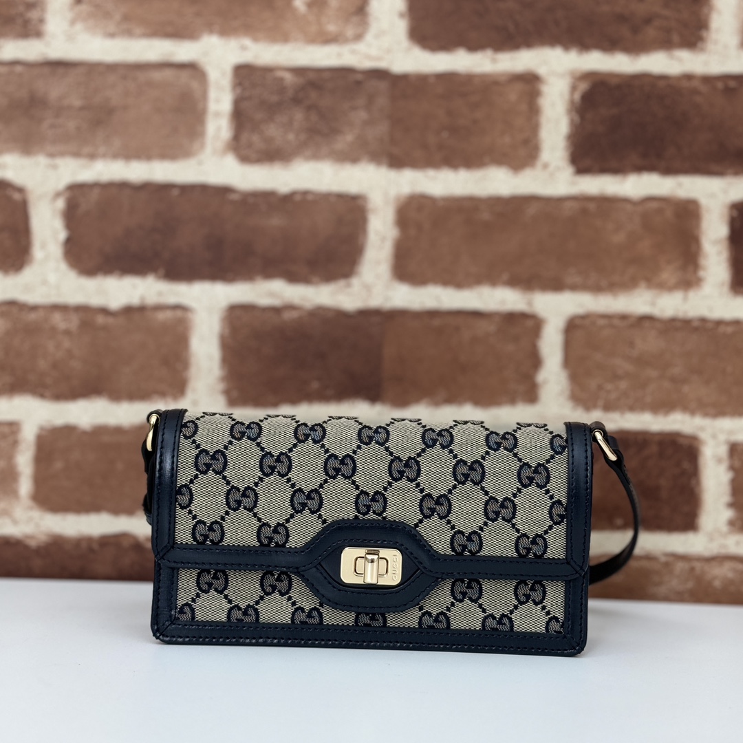 Gucci  02576