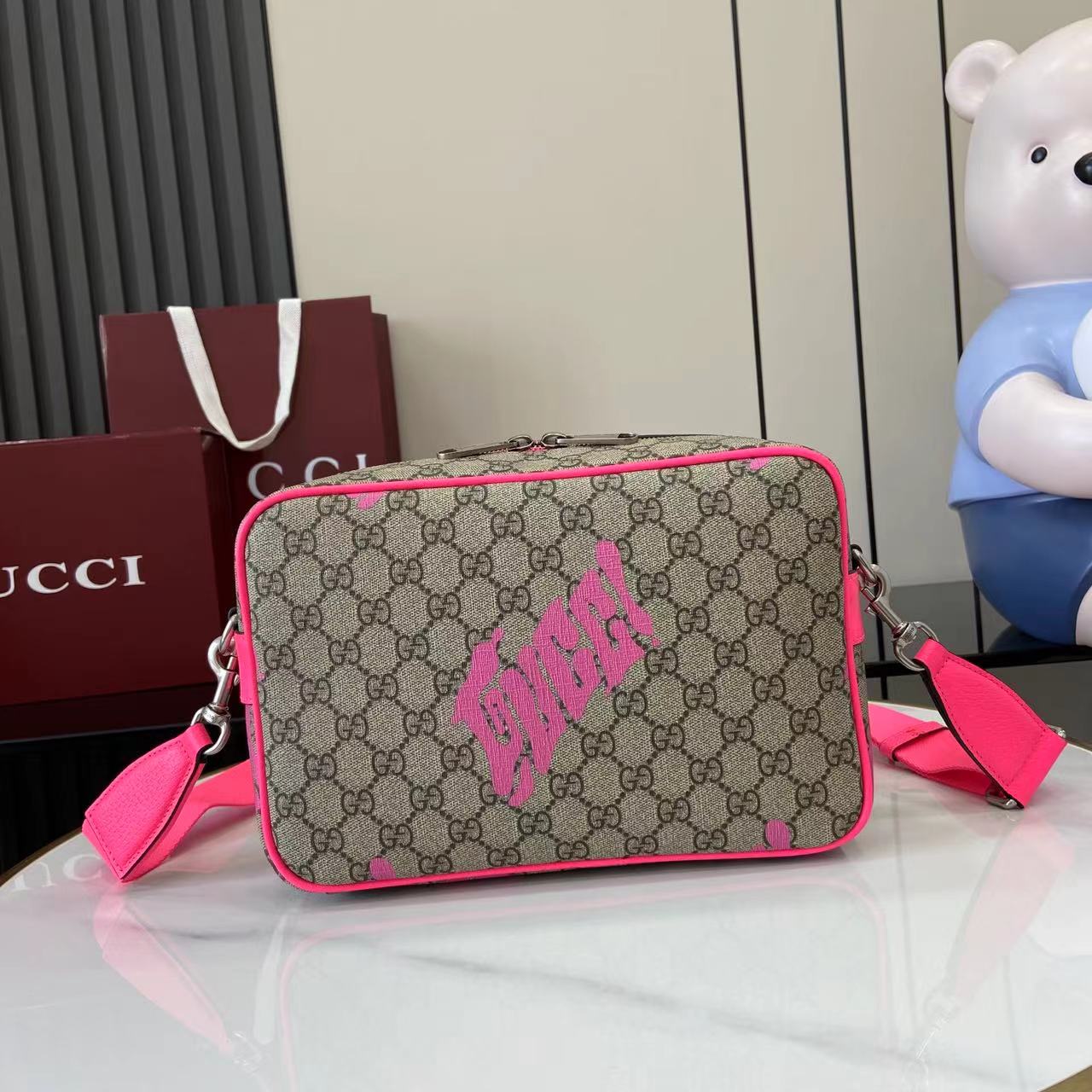 GUCCI  025910