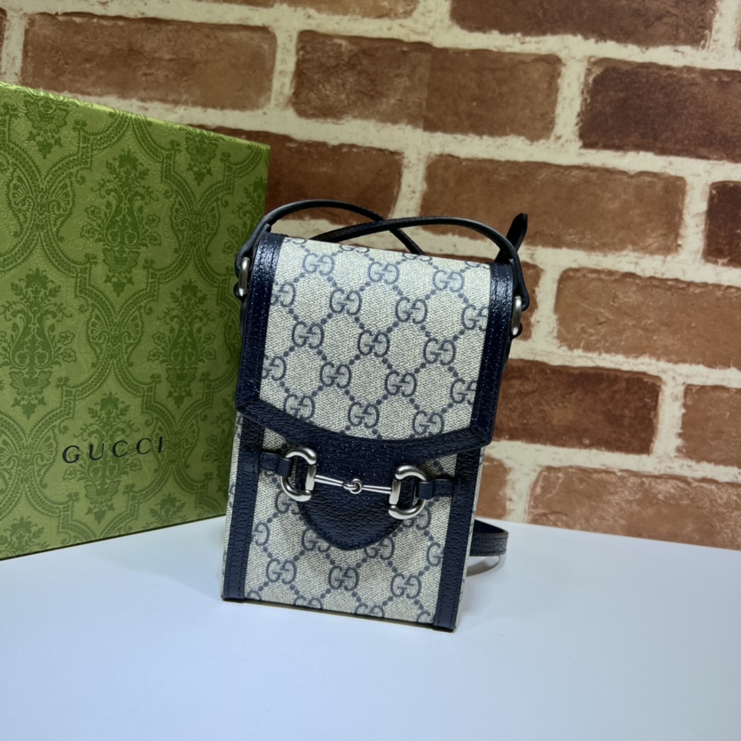 Gucci  02636