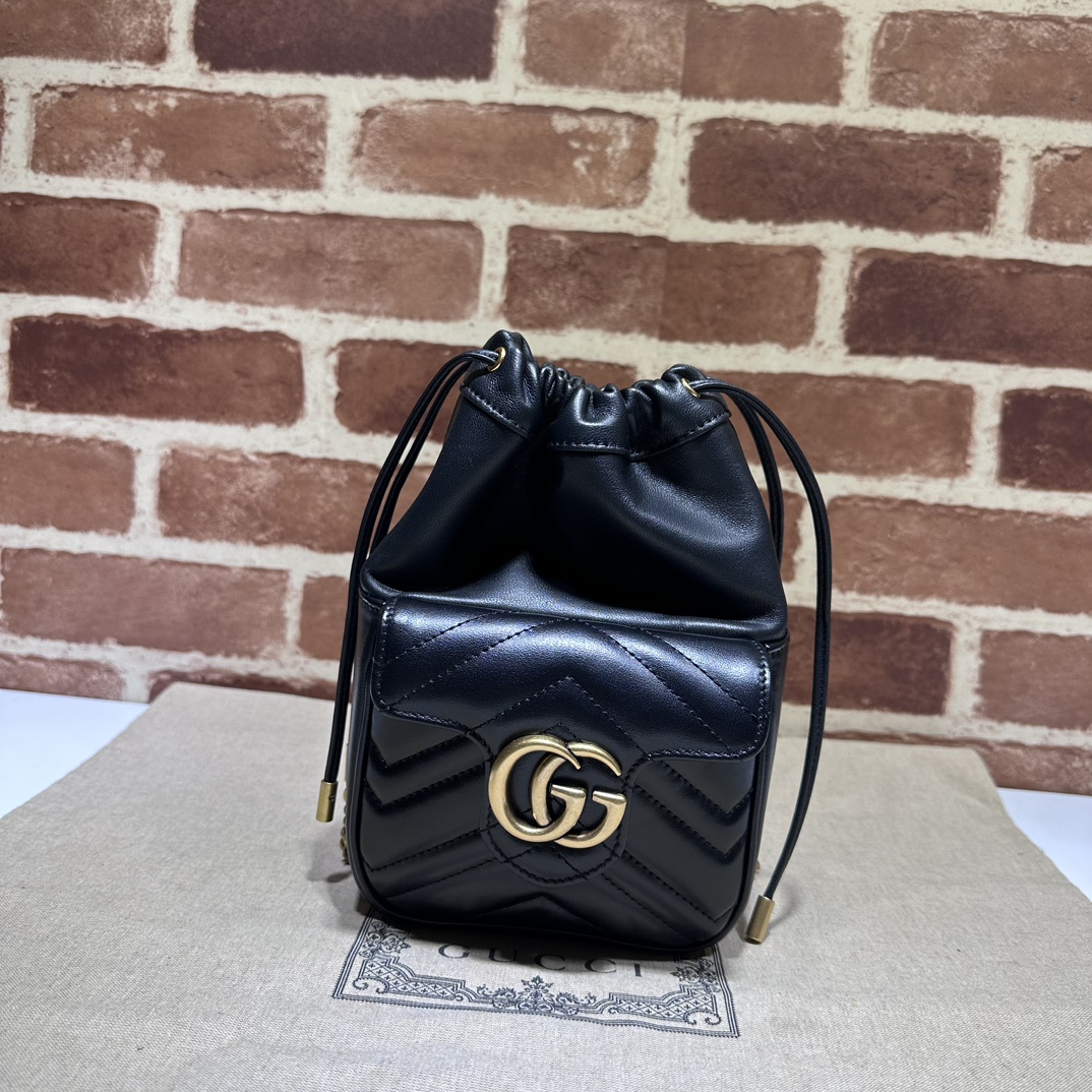 Gucci  02699
