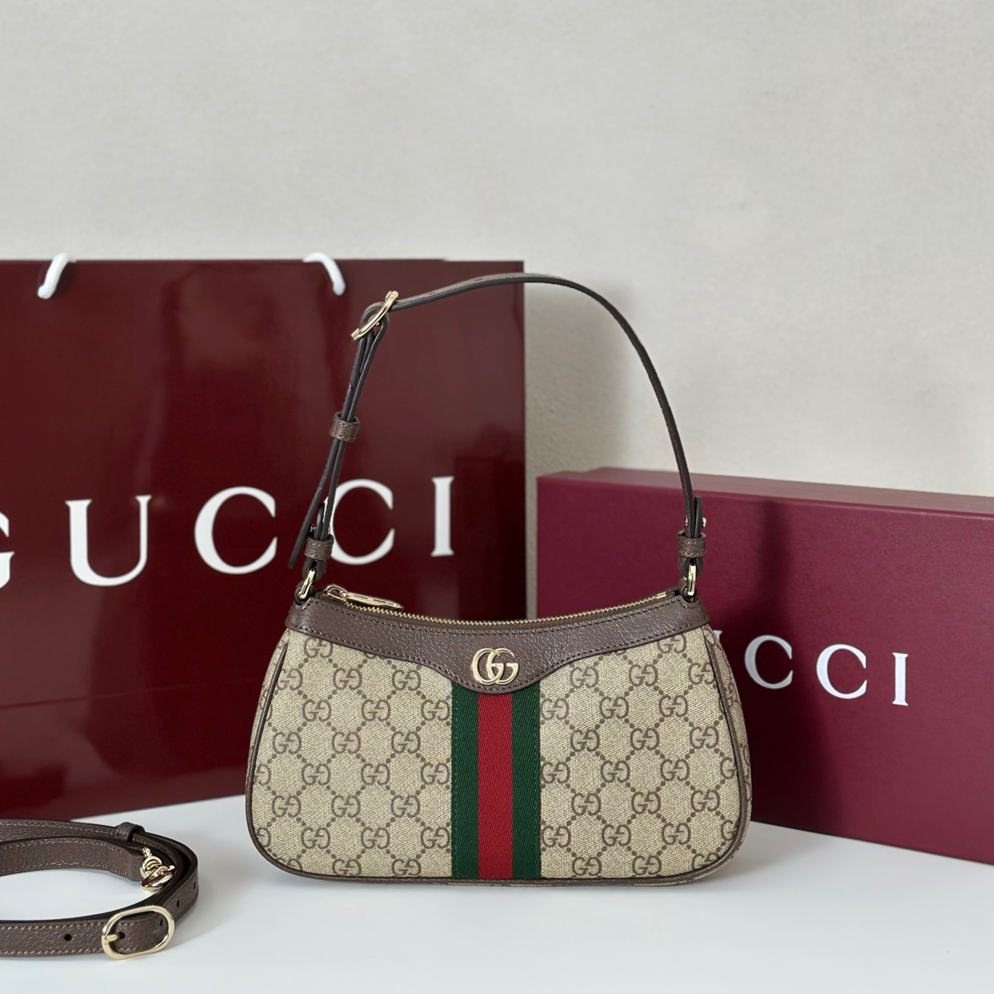 Gucci  02719