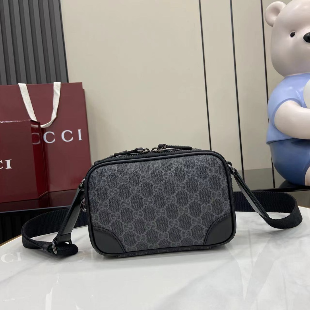 Gucci   02749