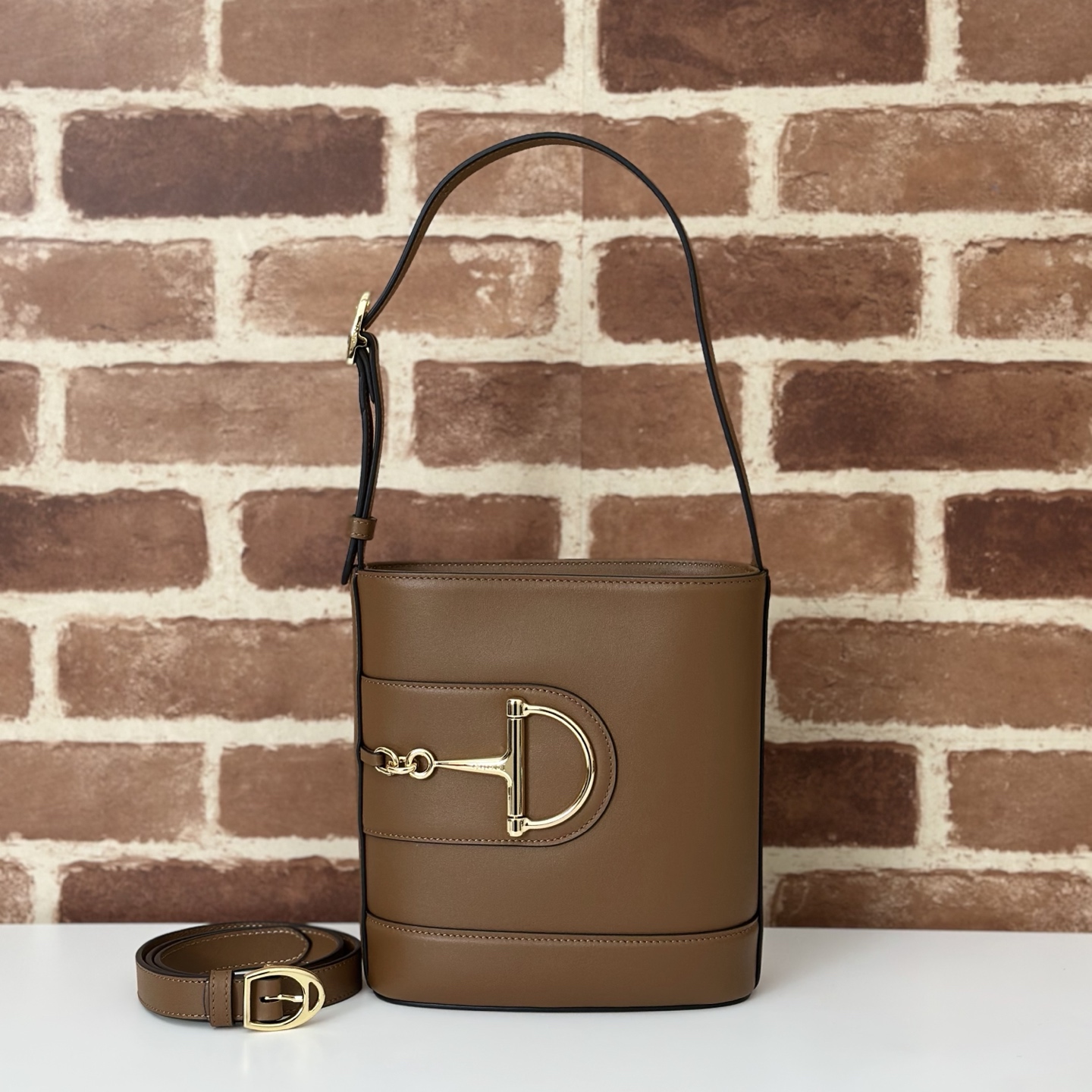 Gucci  02836