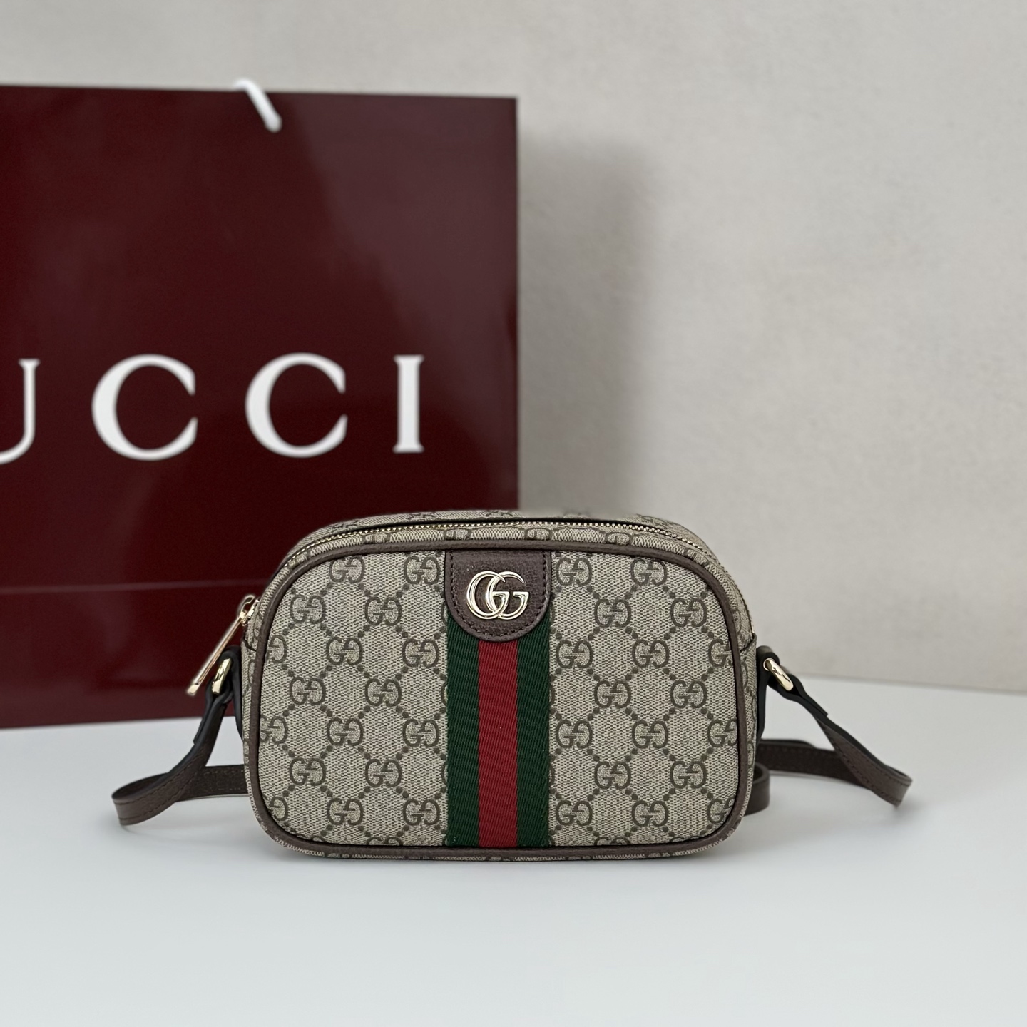 Gucci  02876