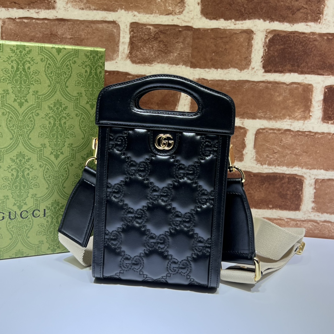 Gucci  03016