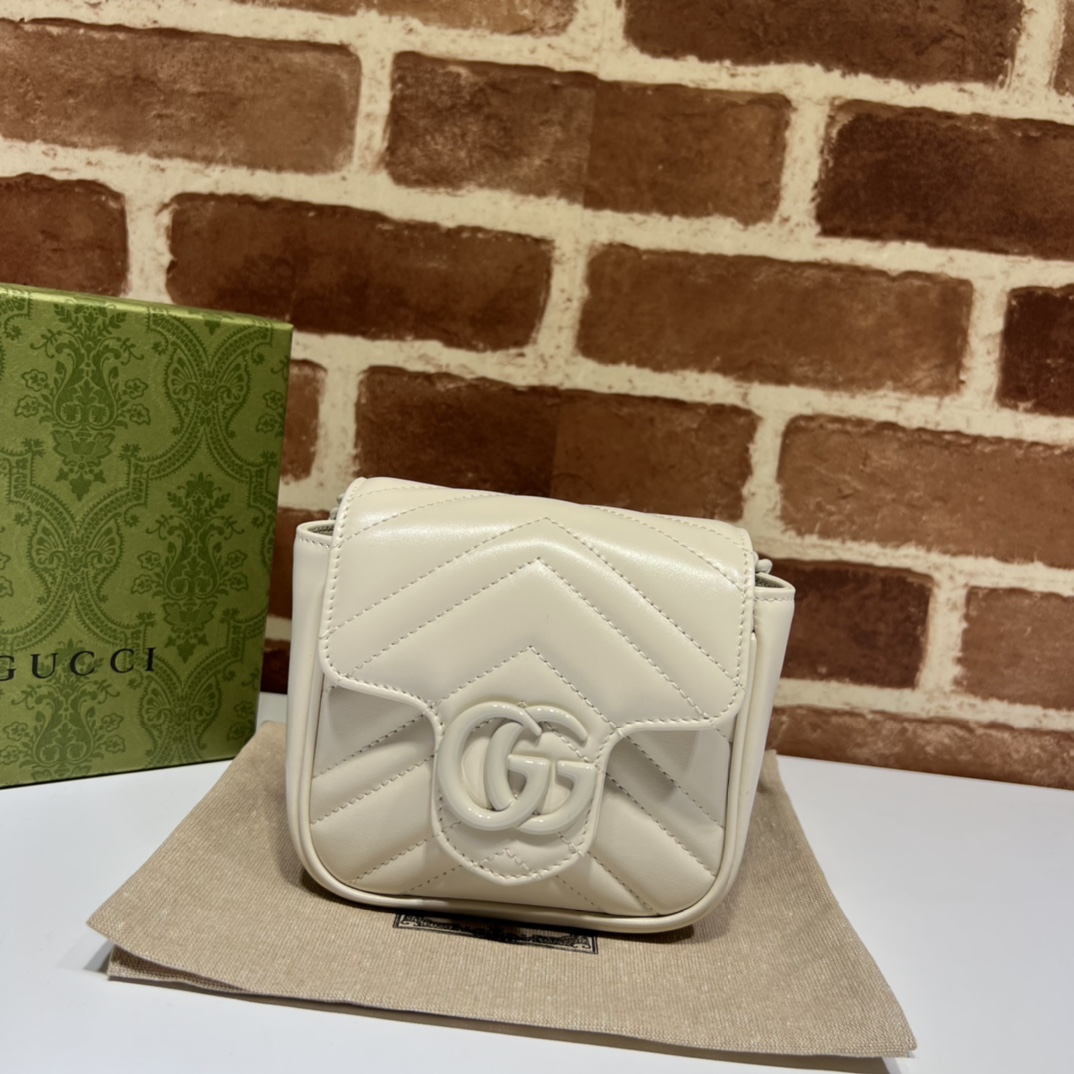 Gucci  03869