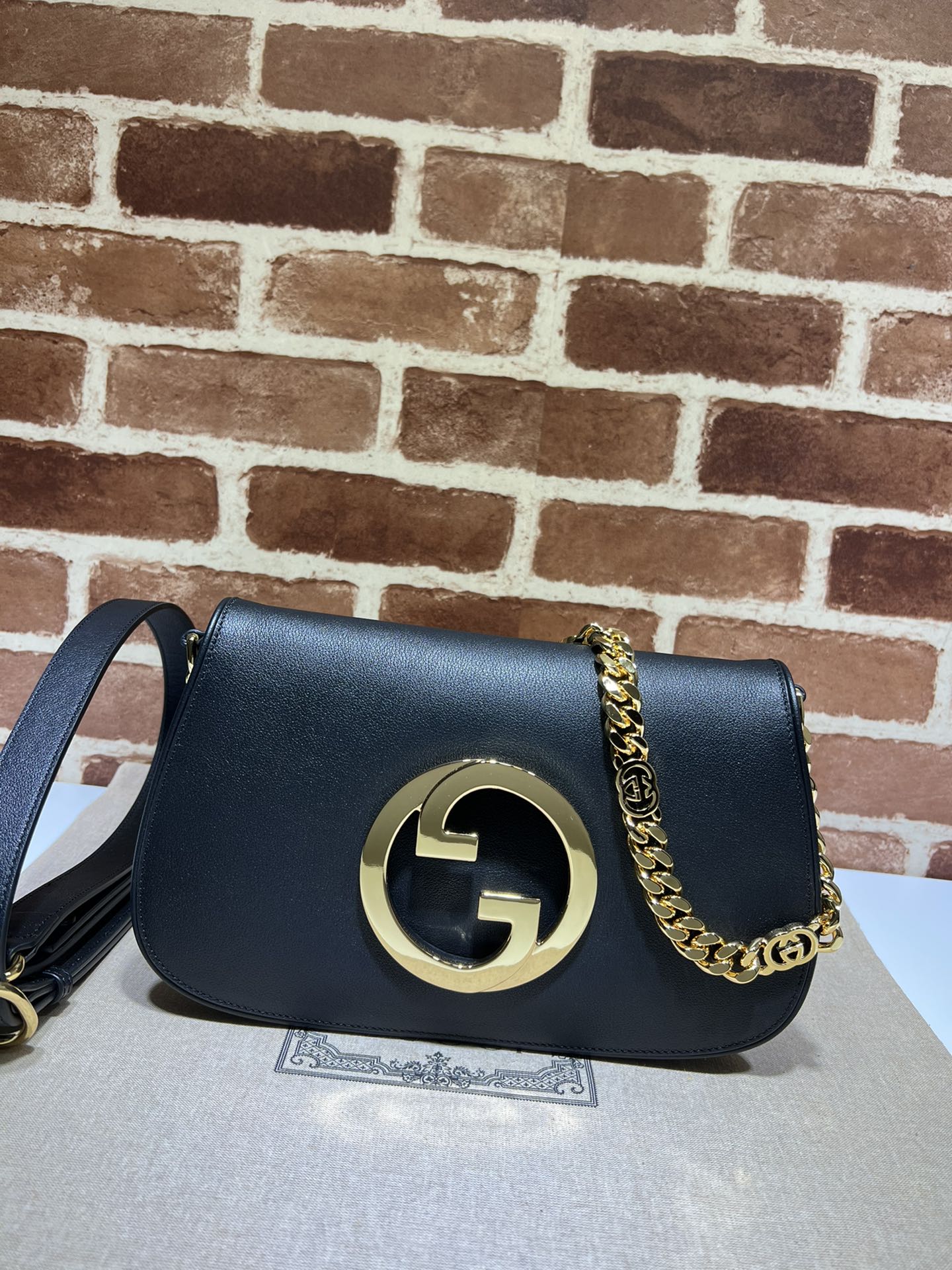 Gucci  03899