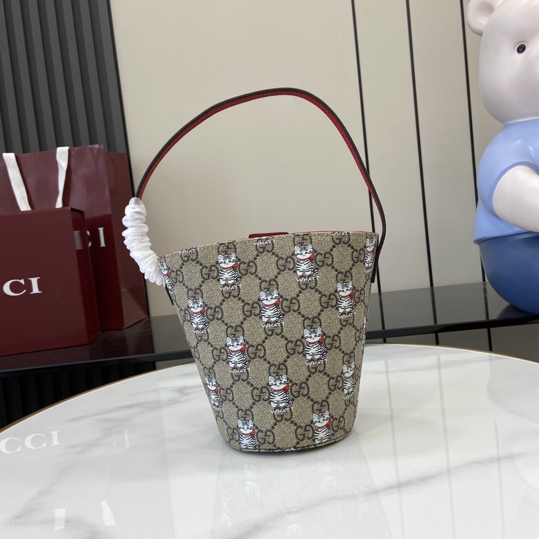 Gucci   04009