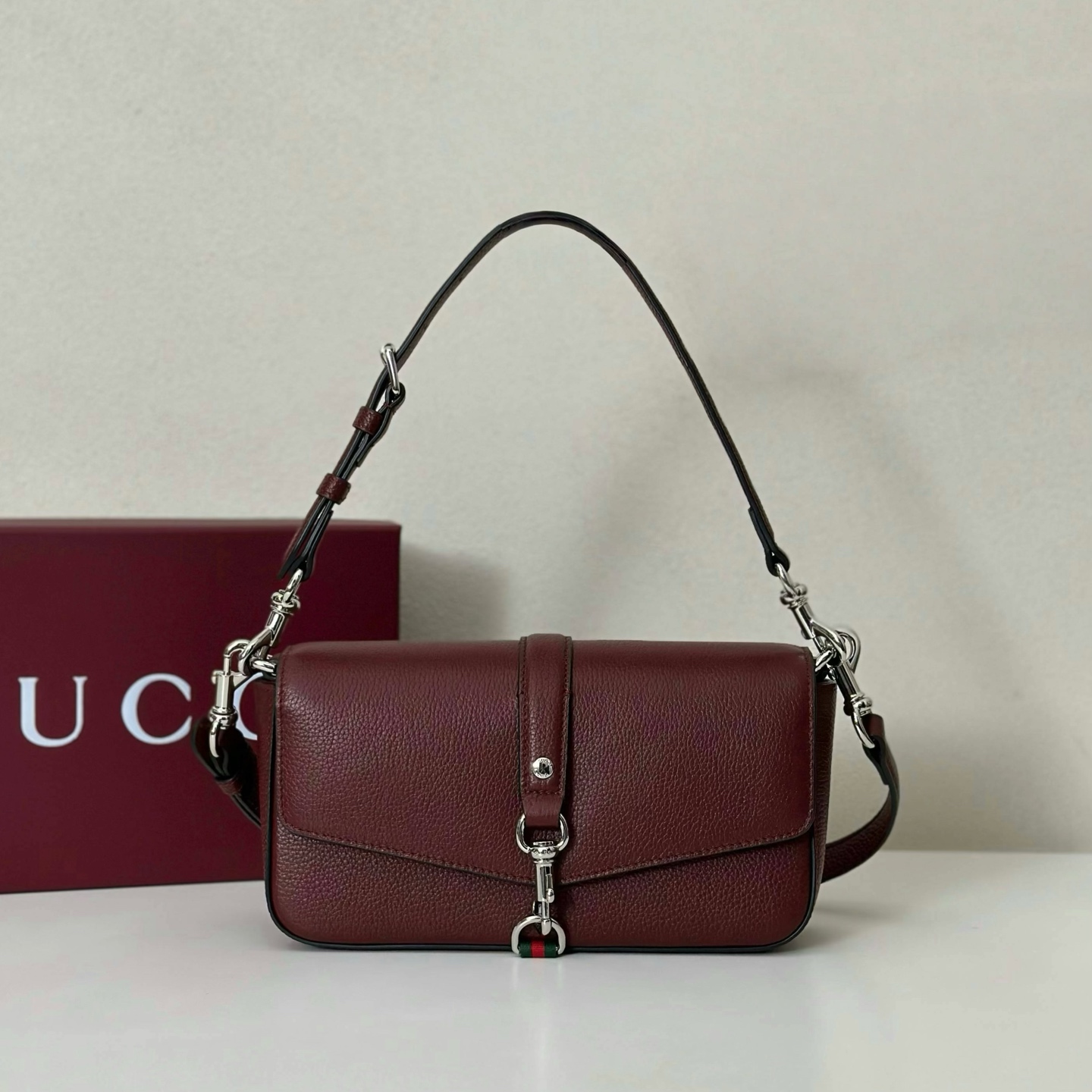 Gucci  04209