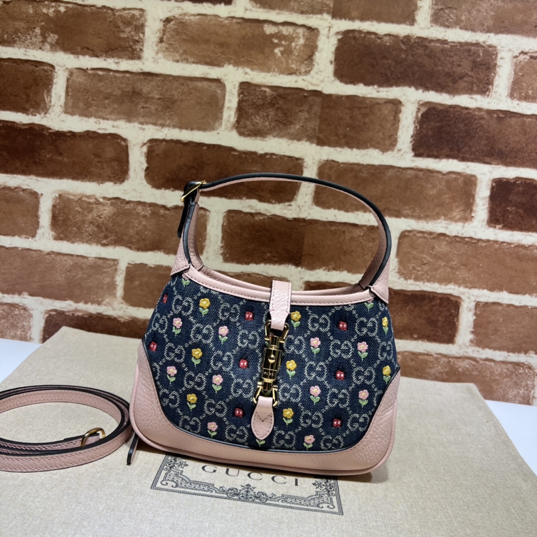 Gucci  04299