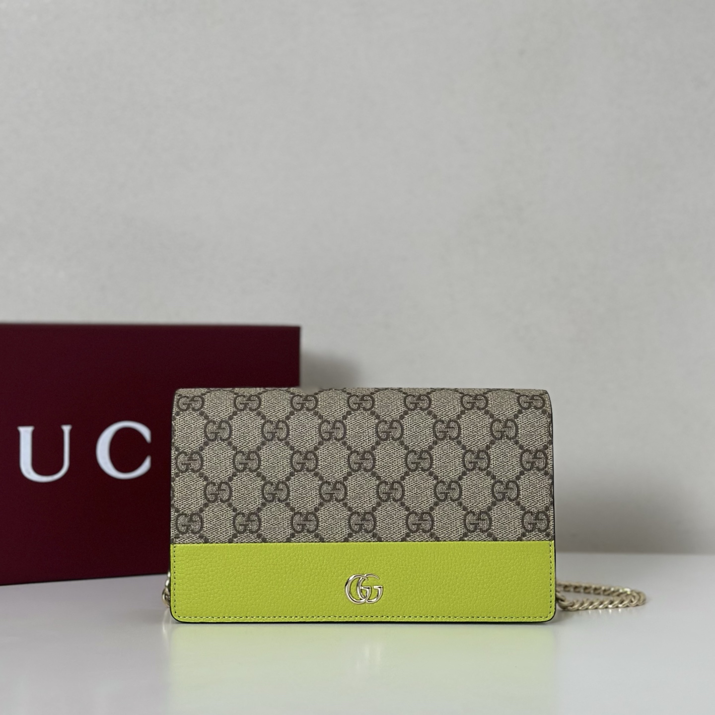 Gucci  04399