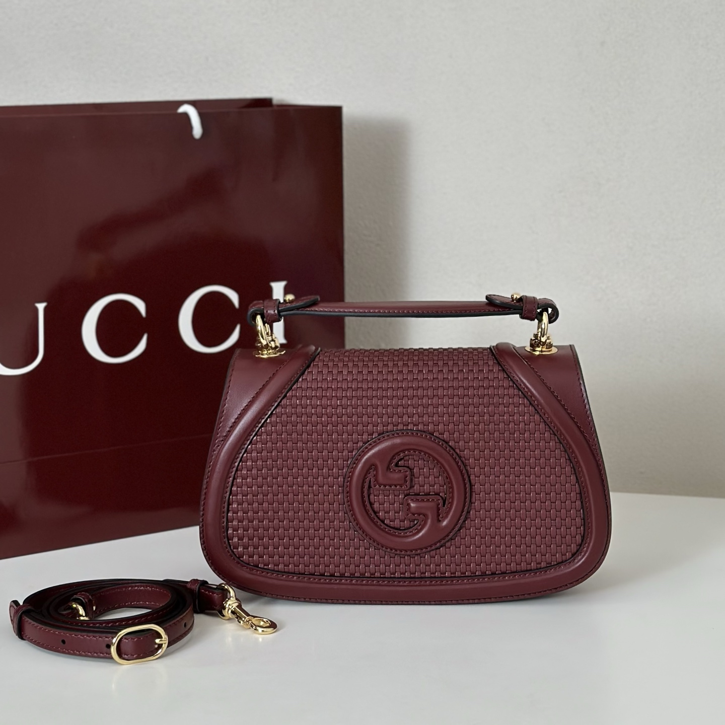 Gucci  04439