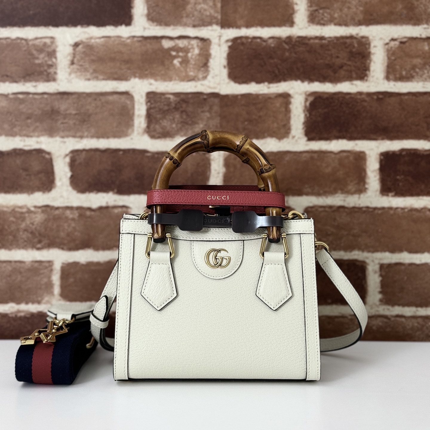 Gucci  04479