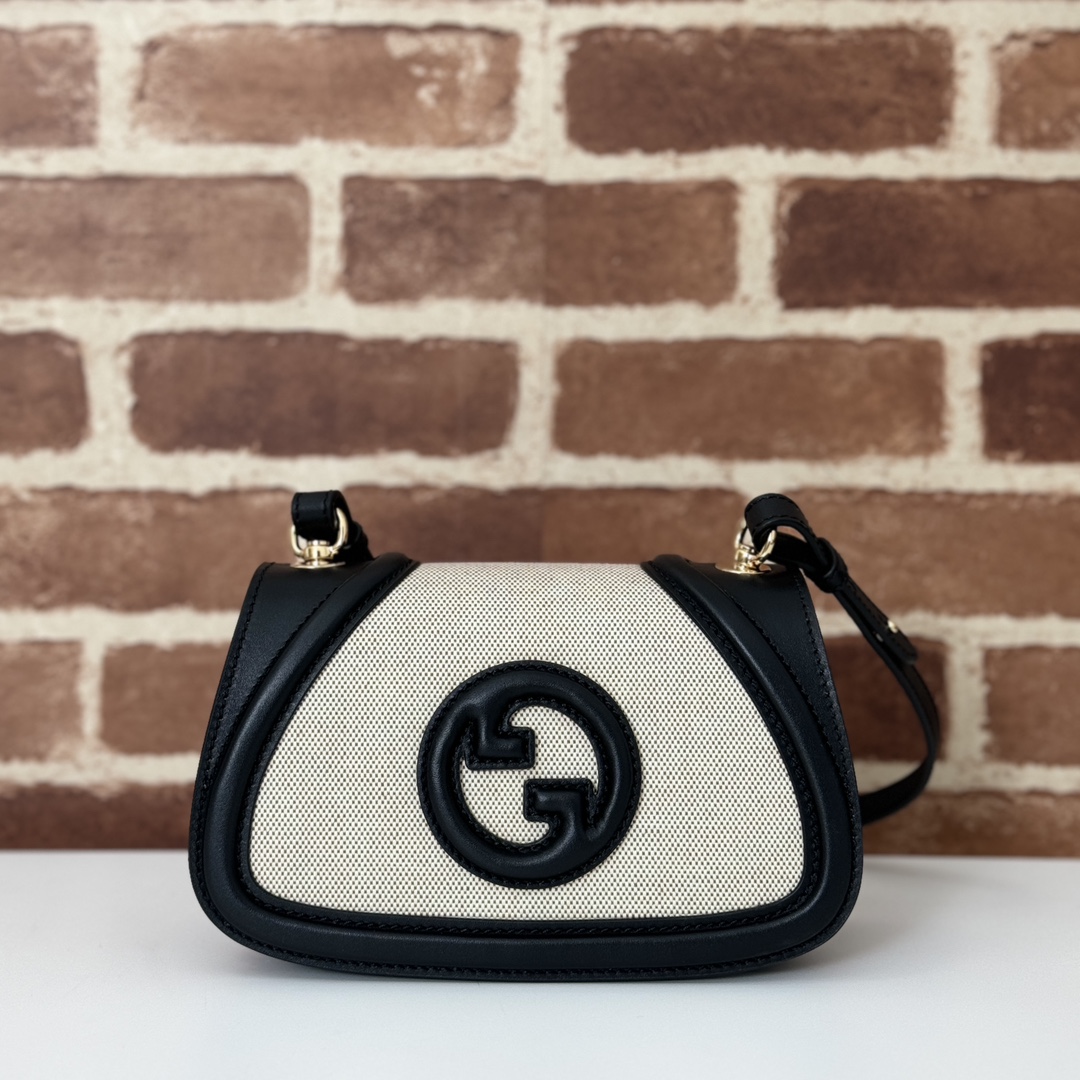 Gucci  04489