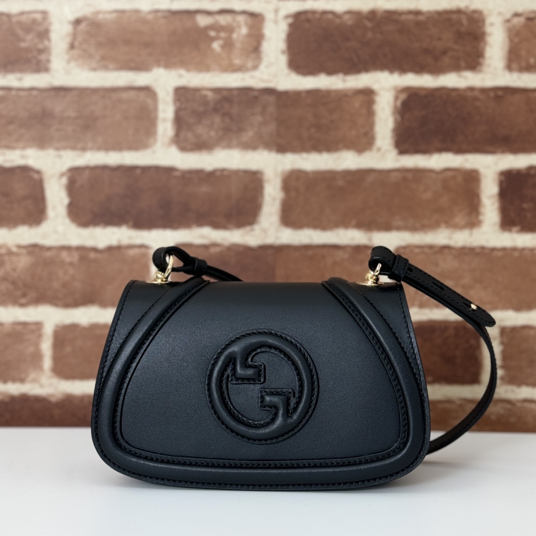Gucci  04529