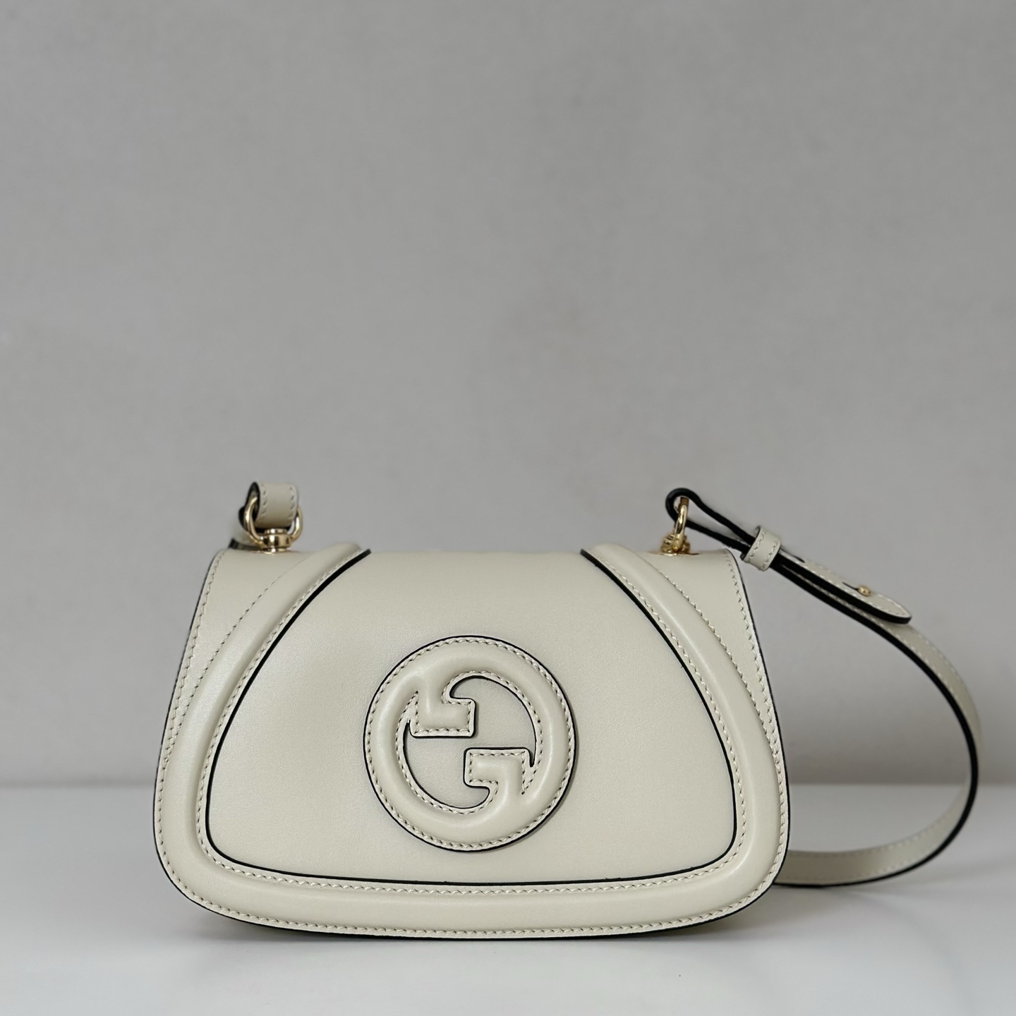 Gucci  04549