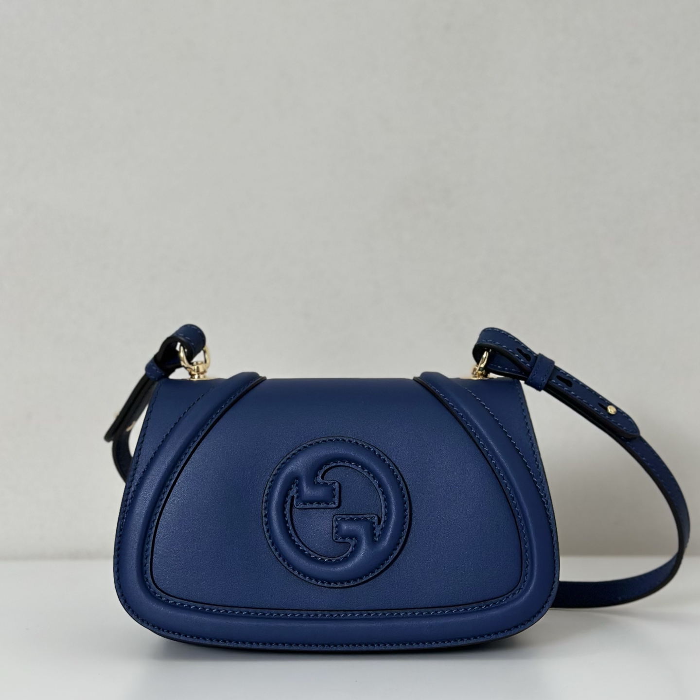 Gucci  04569