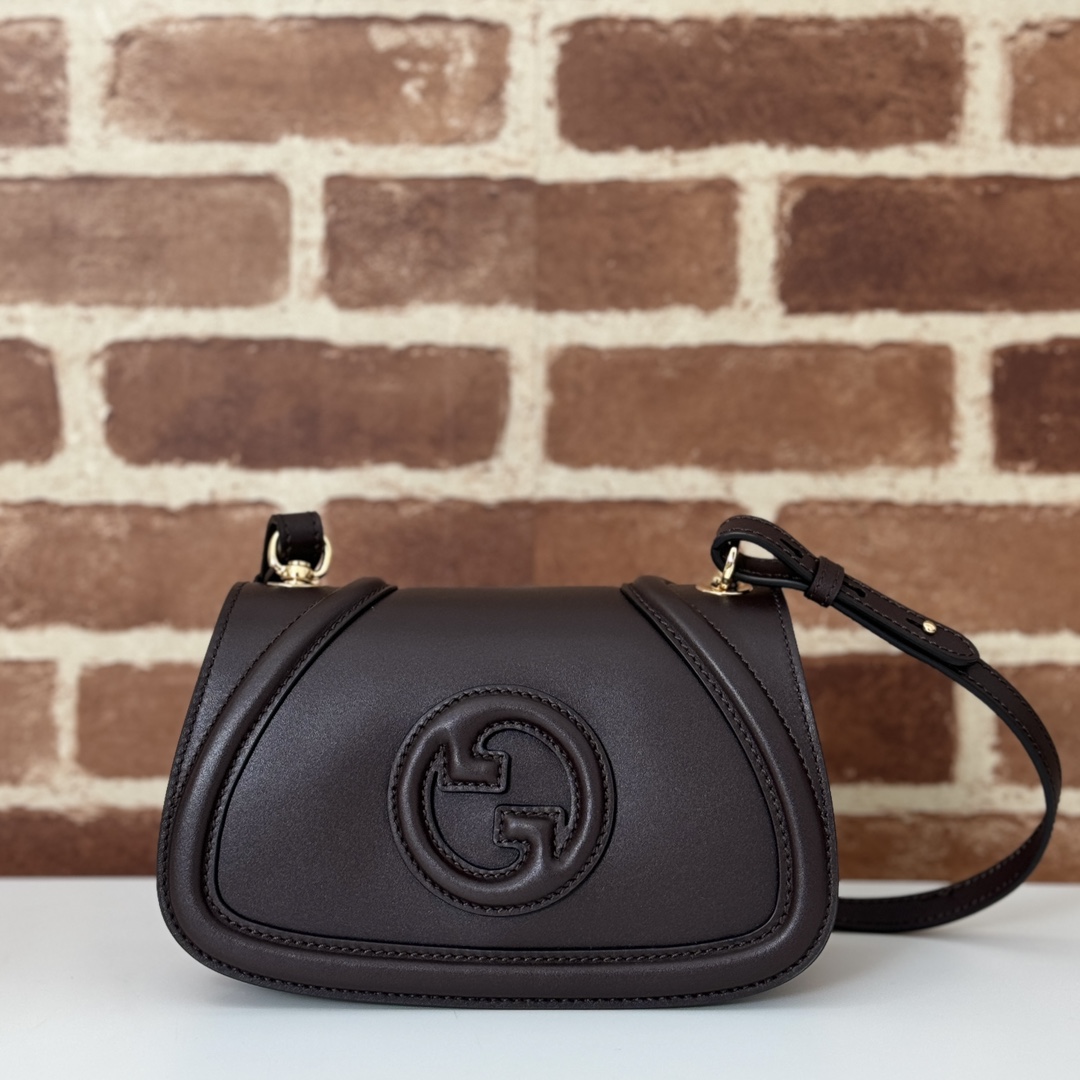 Gucci  04579