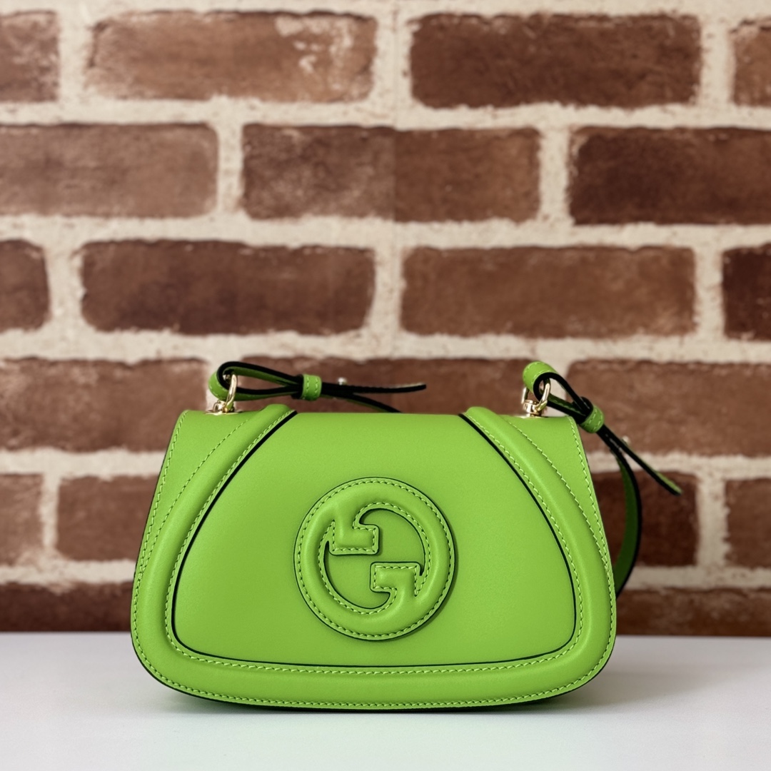 Gucci  04589
