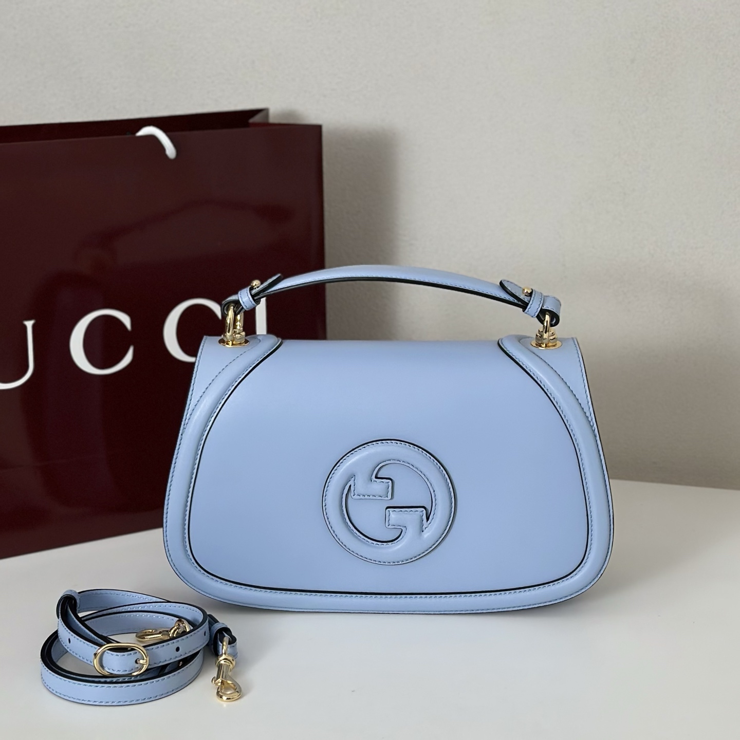Gucci  04699