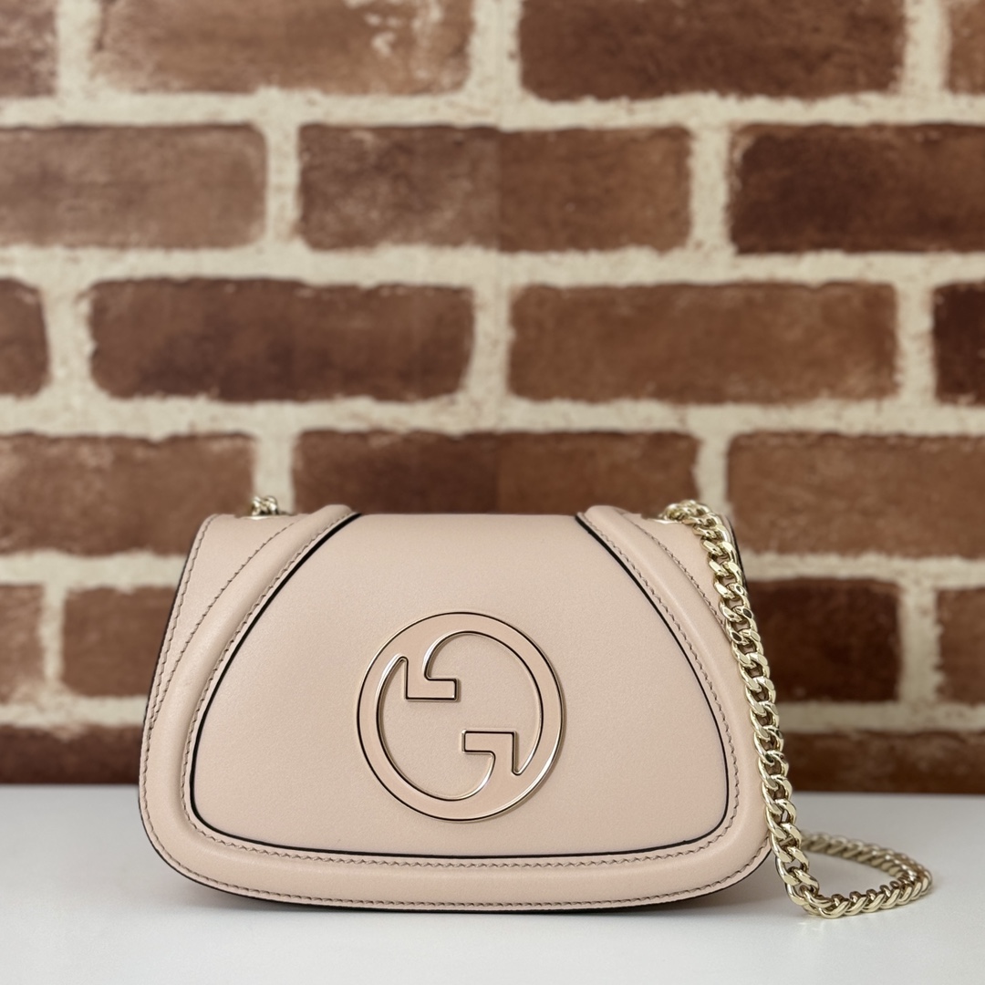 Gucci  04819