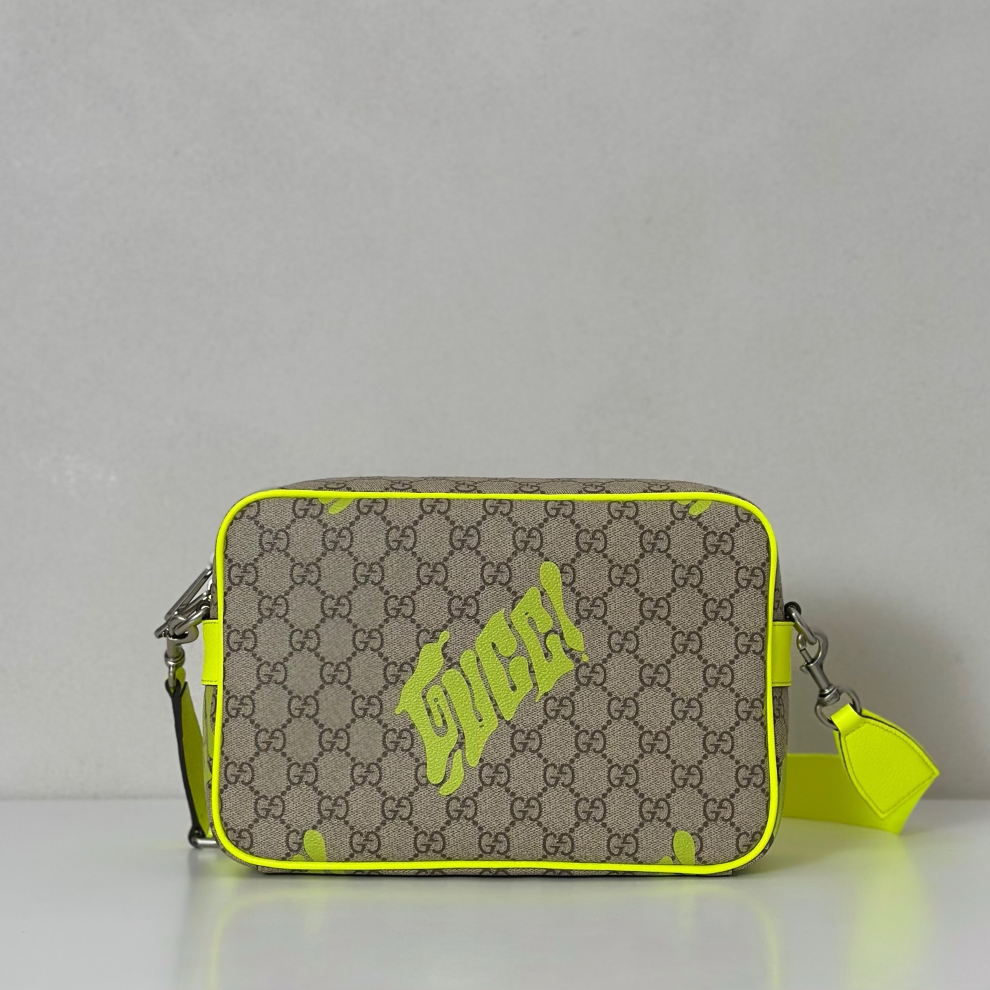 Gucci  05589