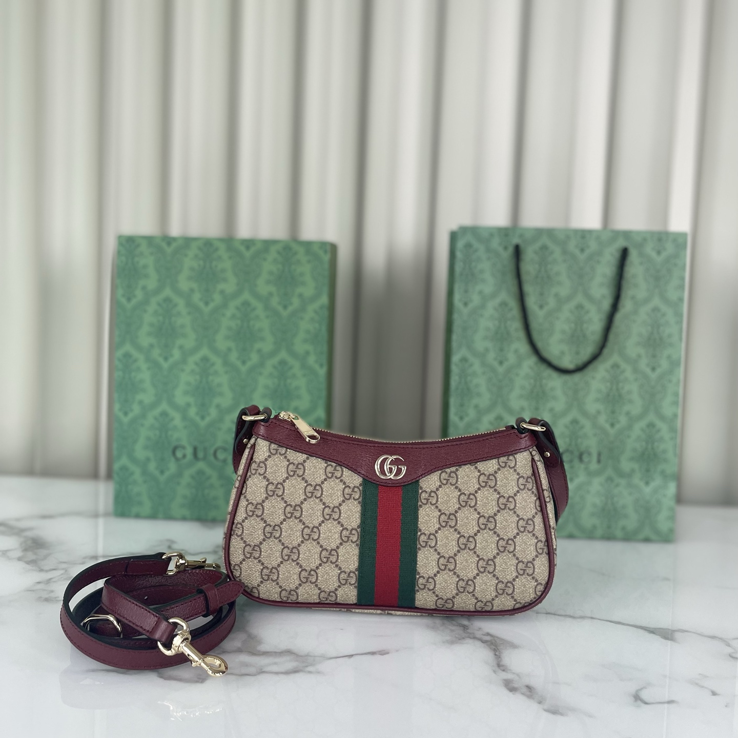 Gucci  05779