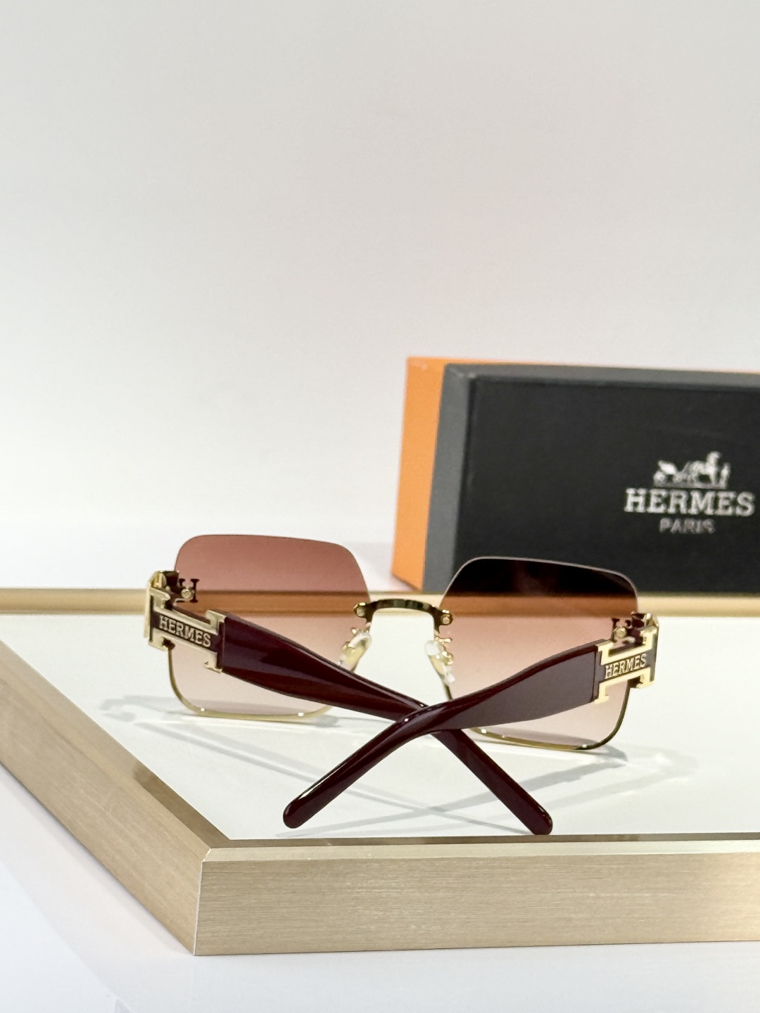 HERMES 00049