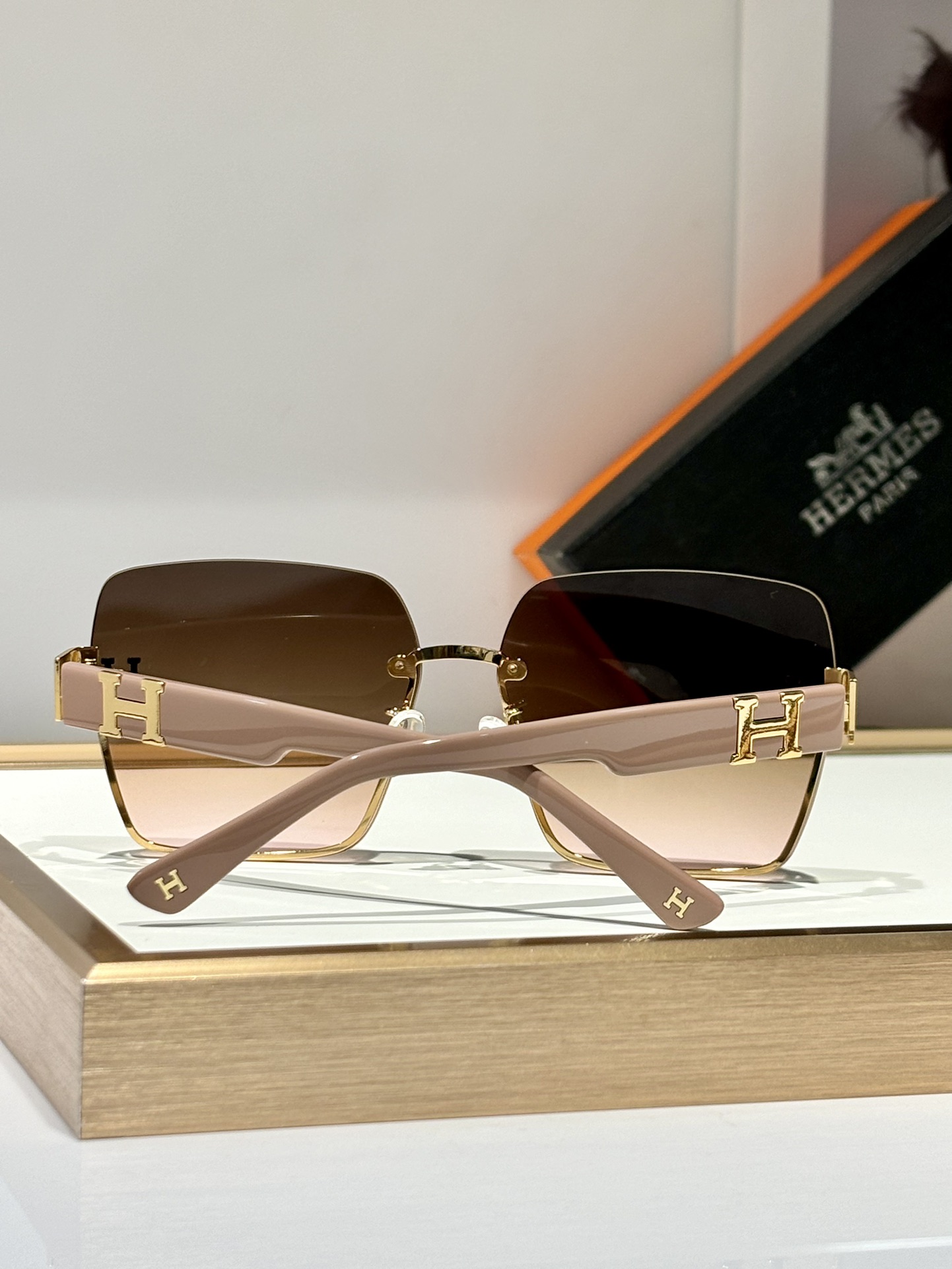 HERMES 00069
