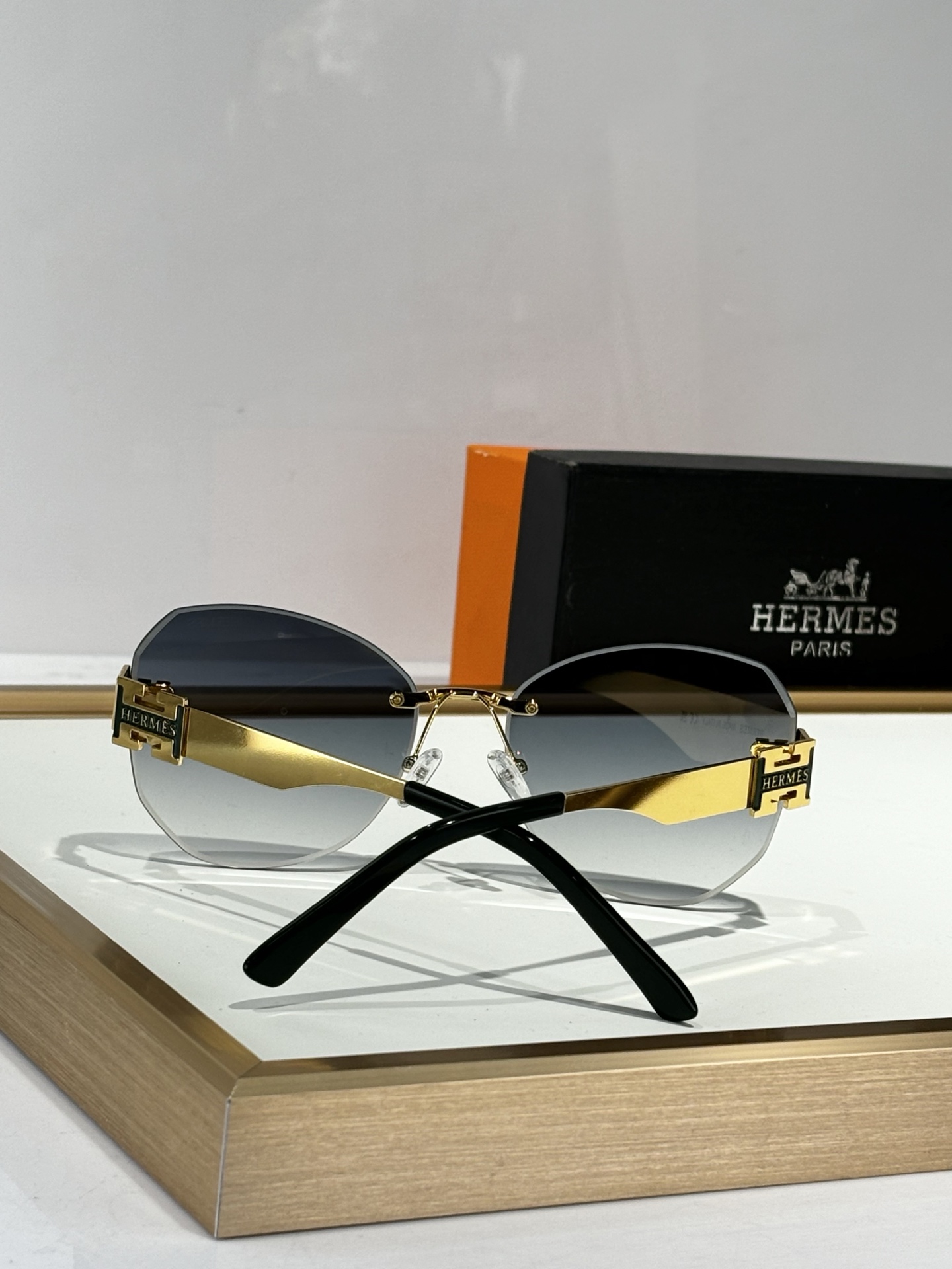 HERMES 00169