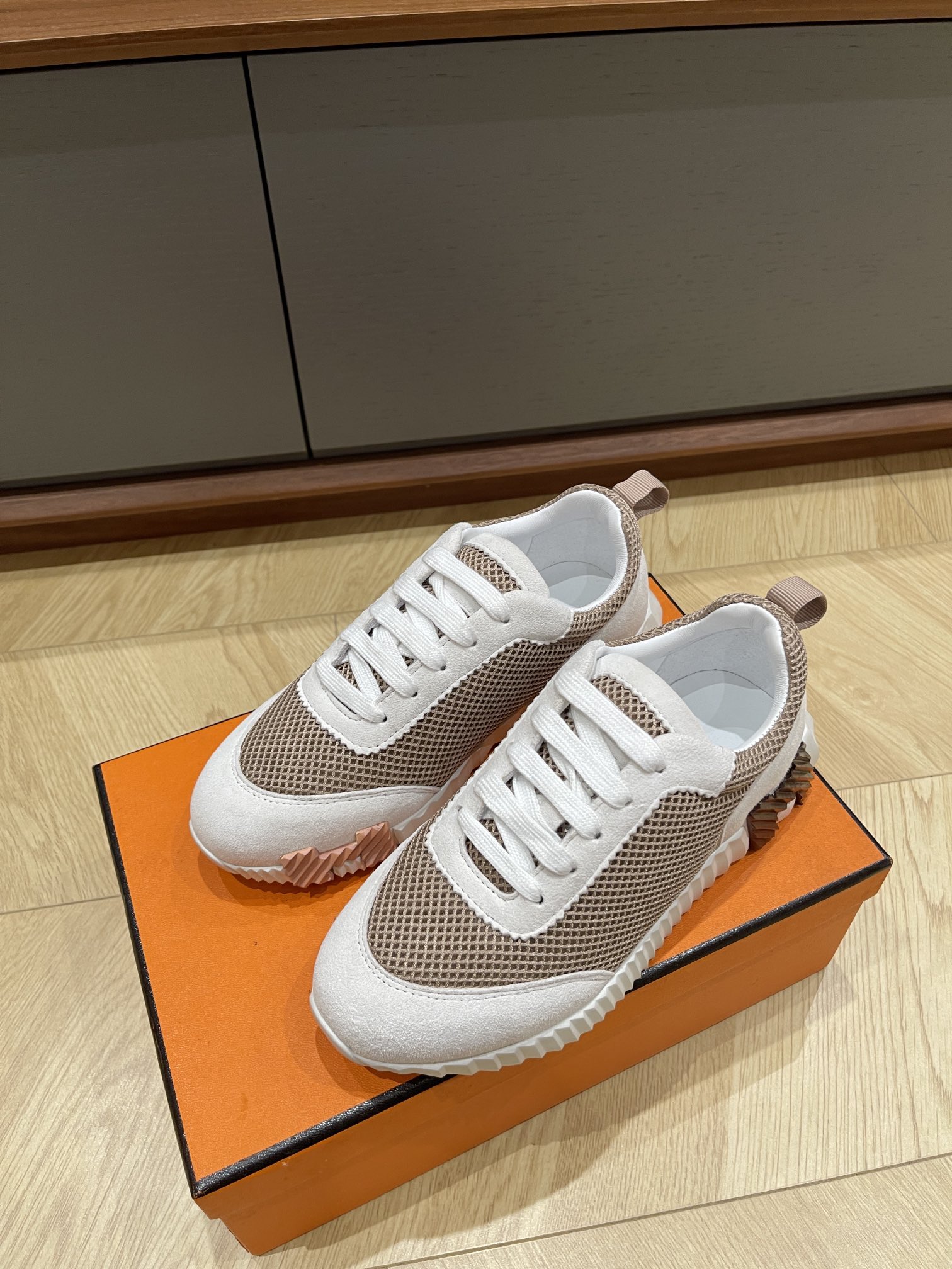 HERMES 00179
