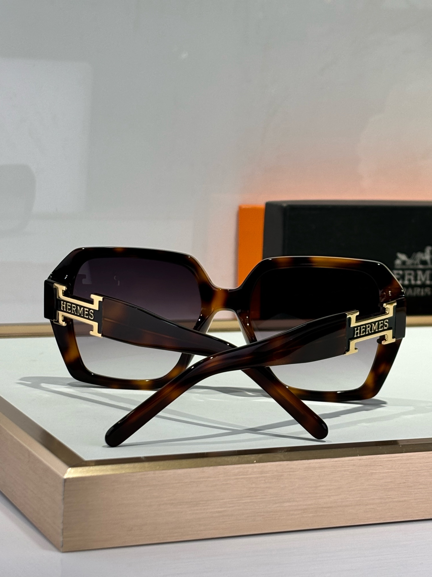 HERMES 00239