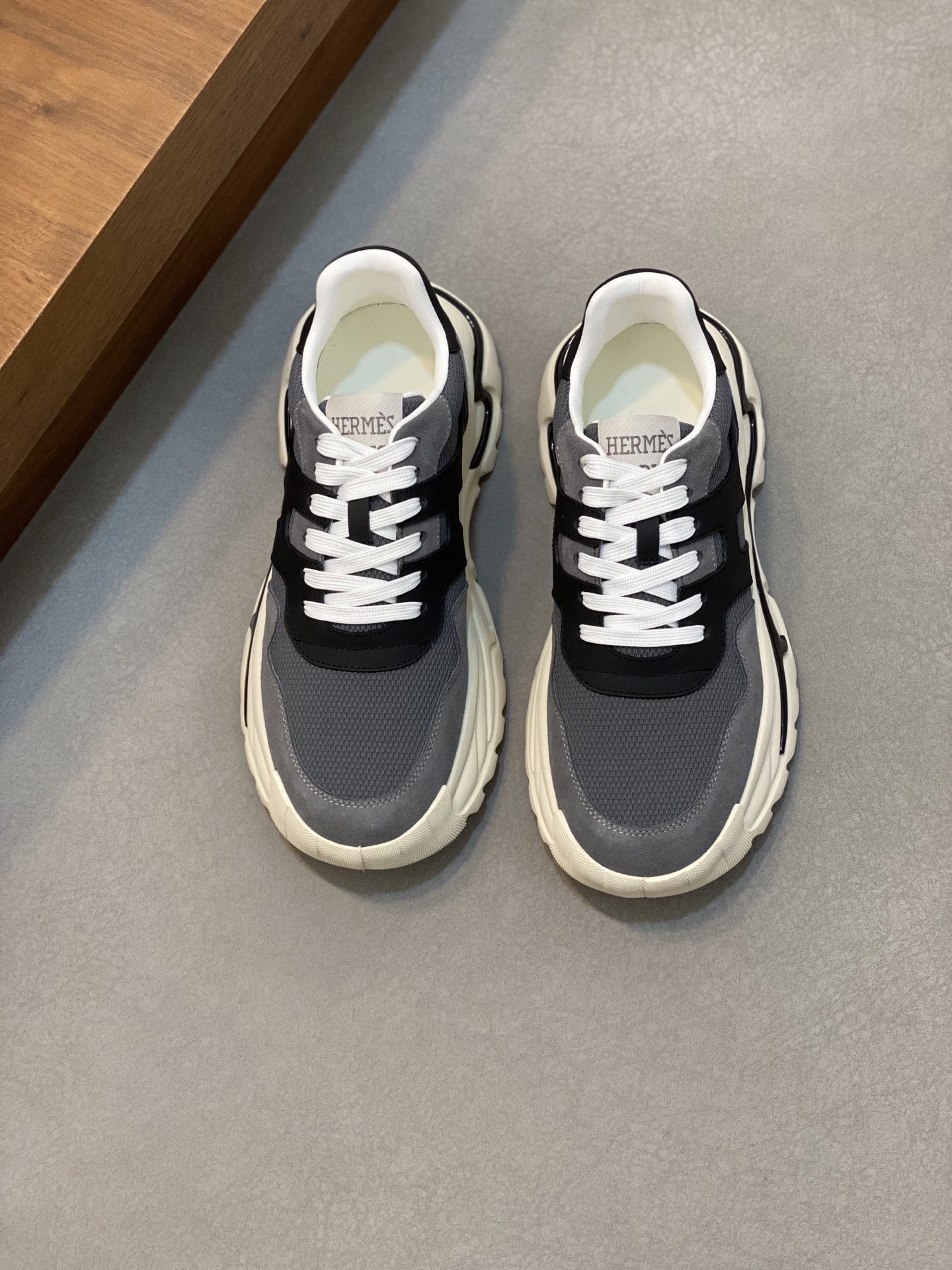 HERMES 00319