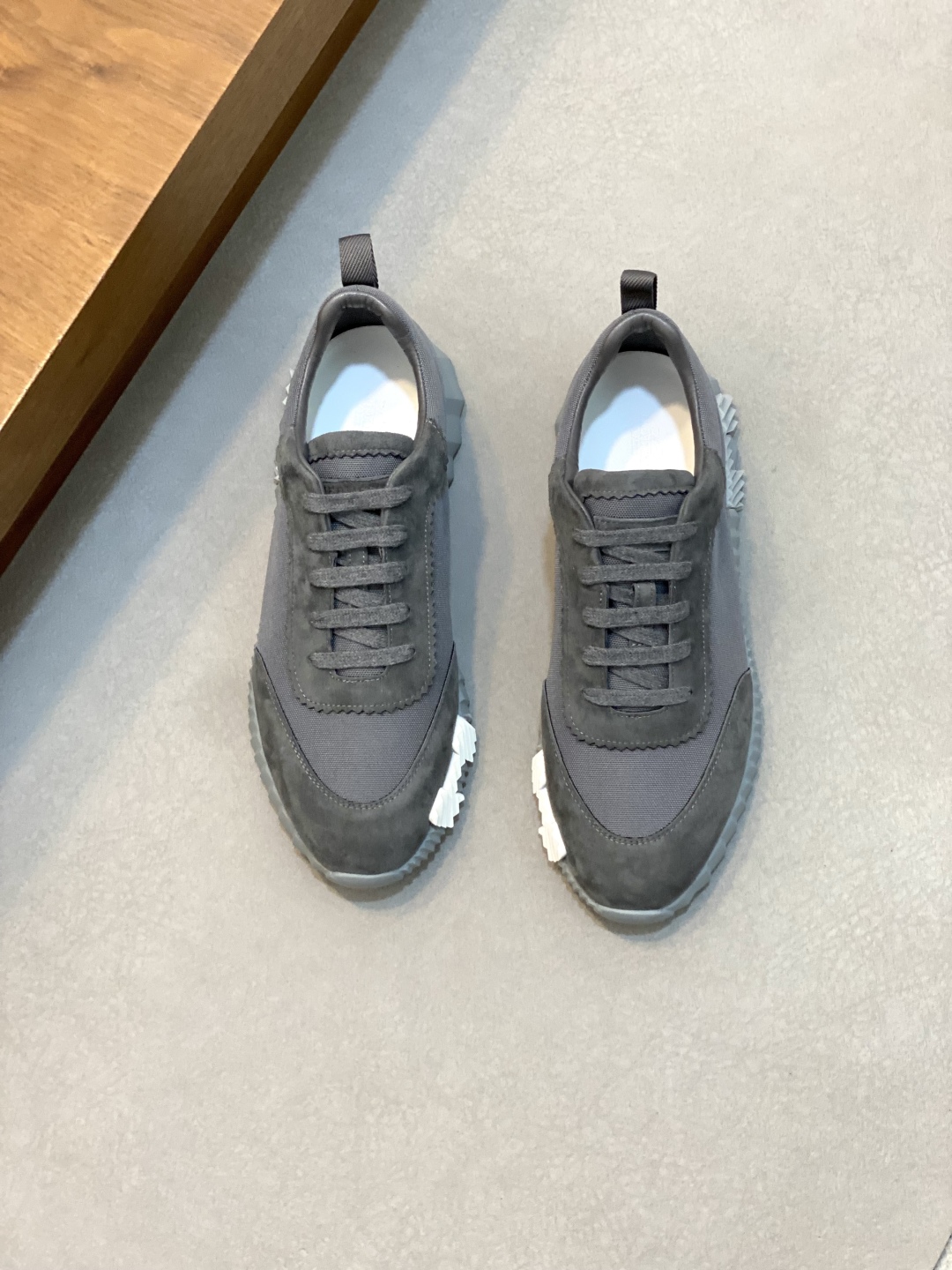 HERMES 00319