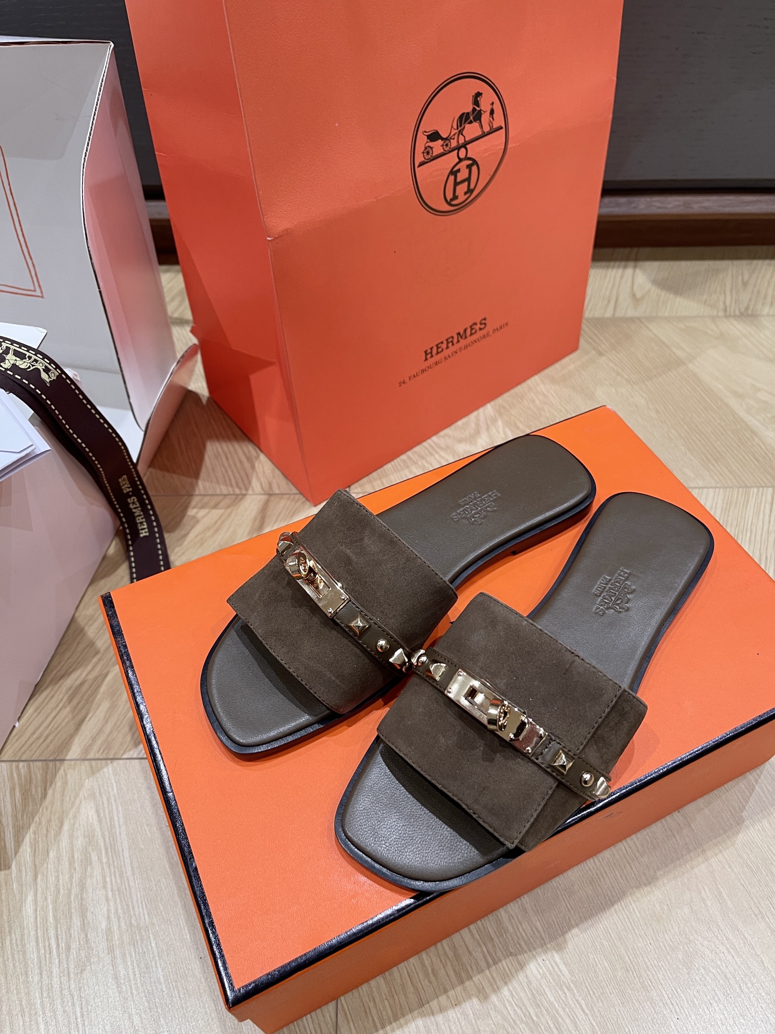 HERMES 00319