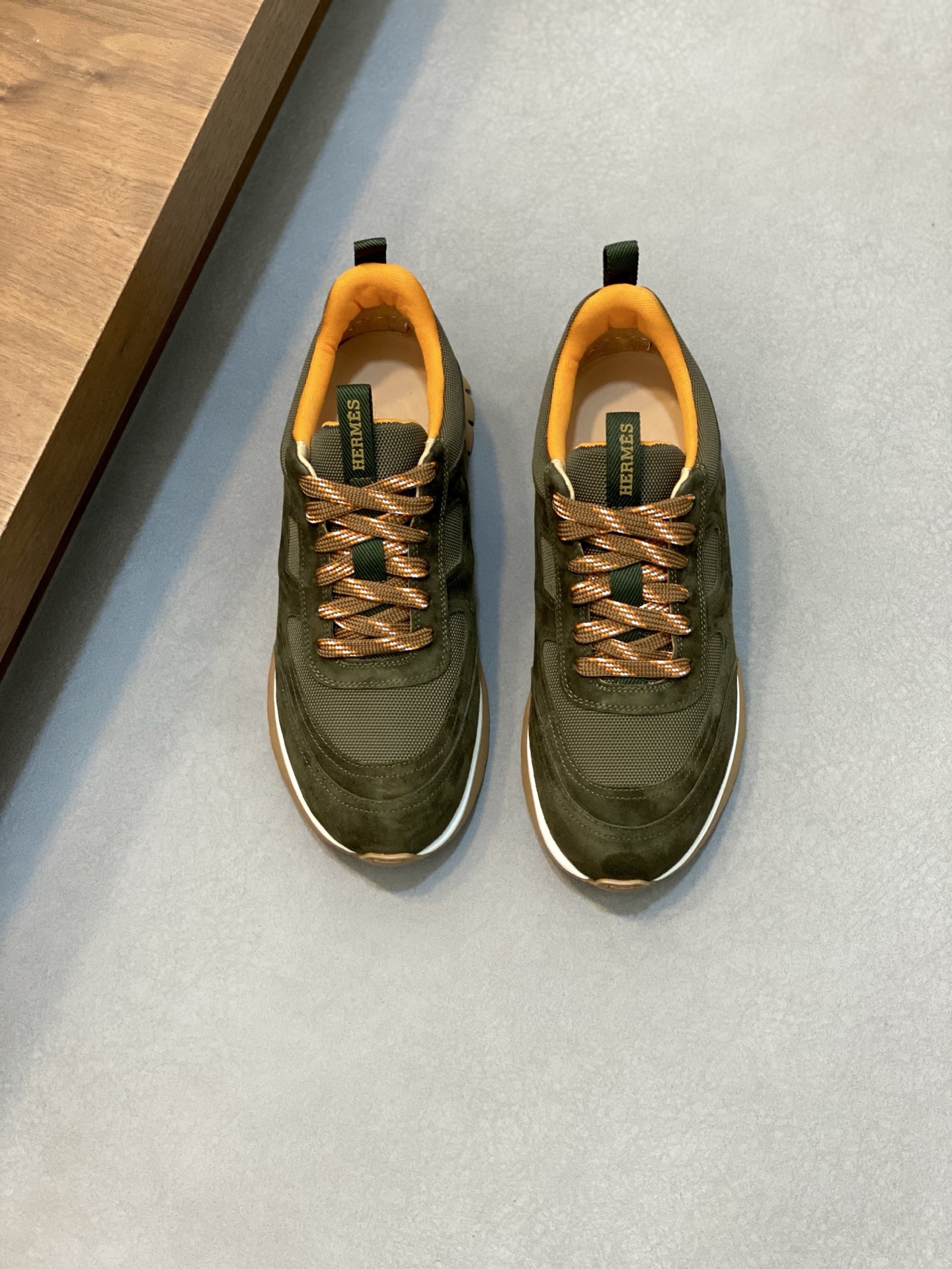 HERMES 00329