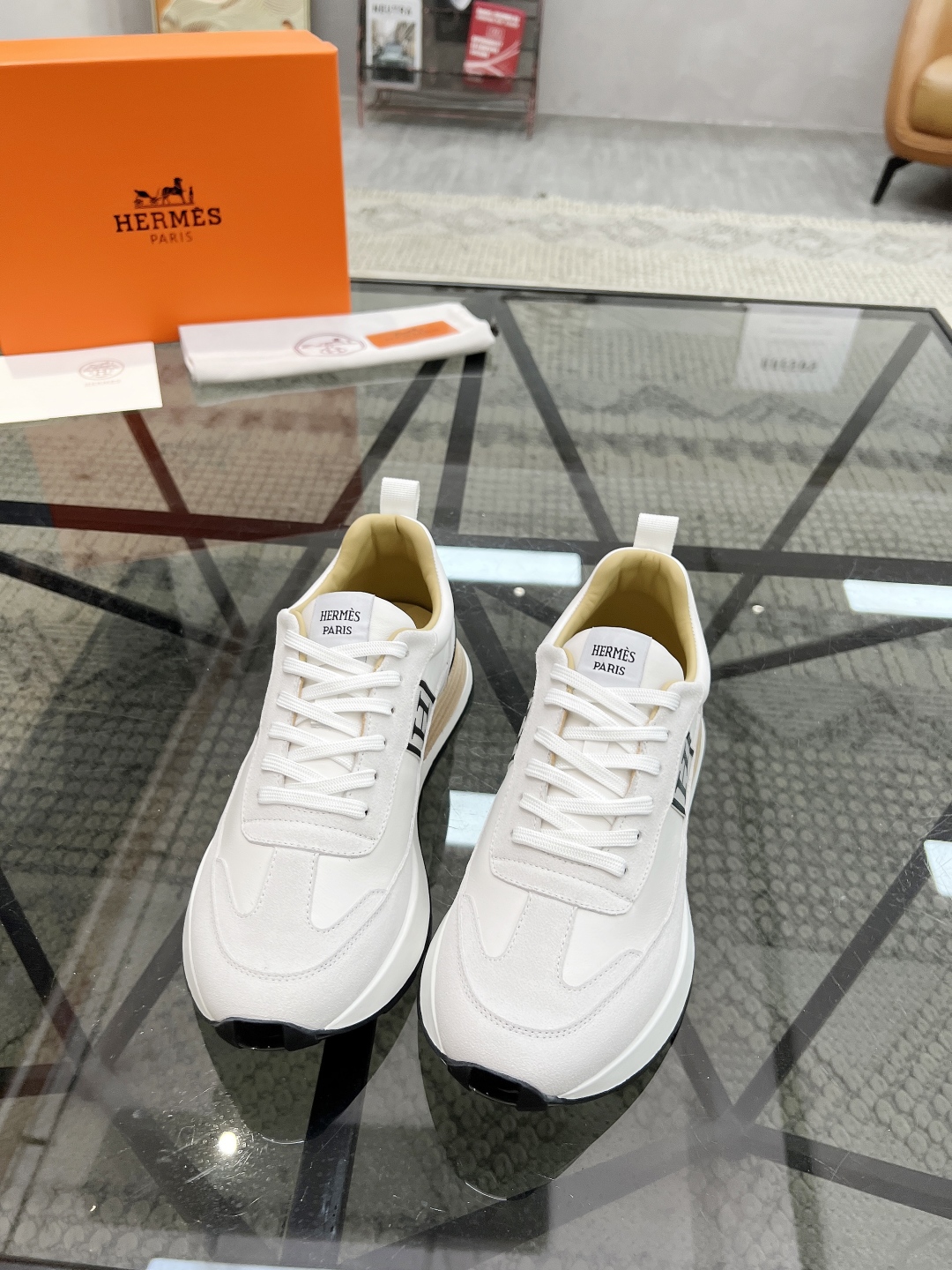 HERMES 00329