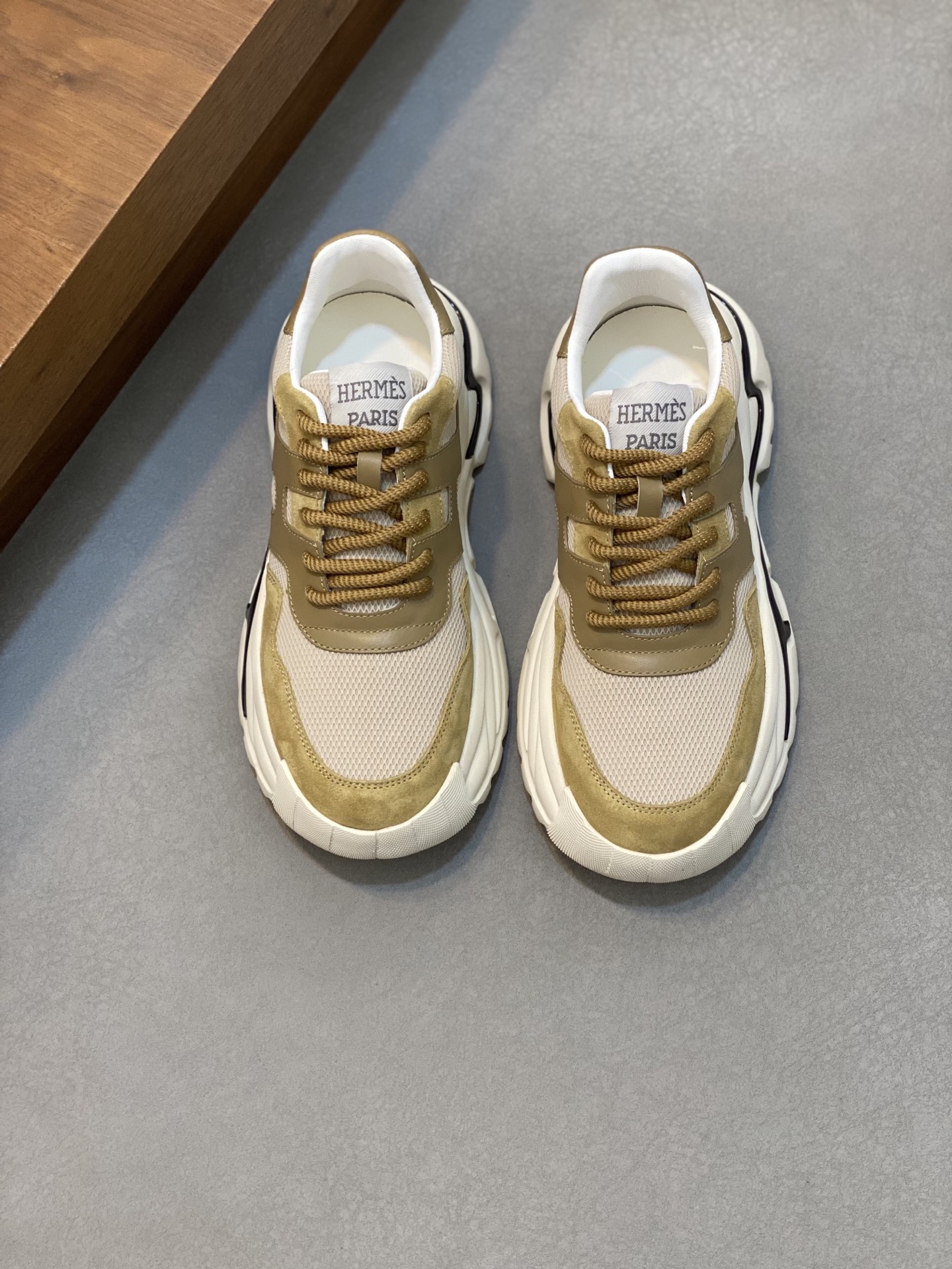 HERMES 00329