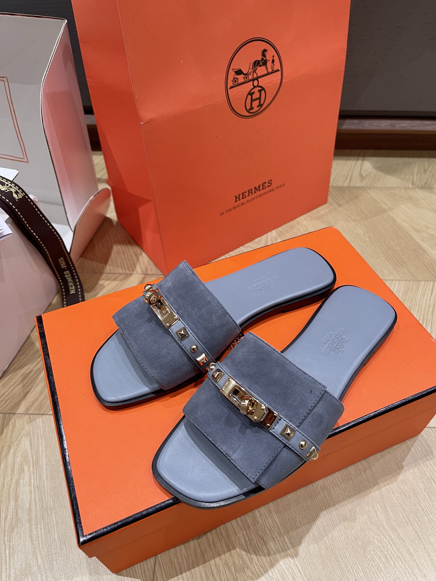 HERMES 00348
