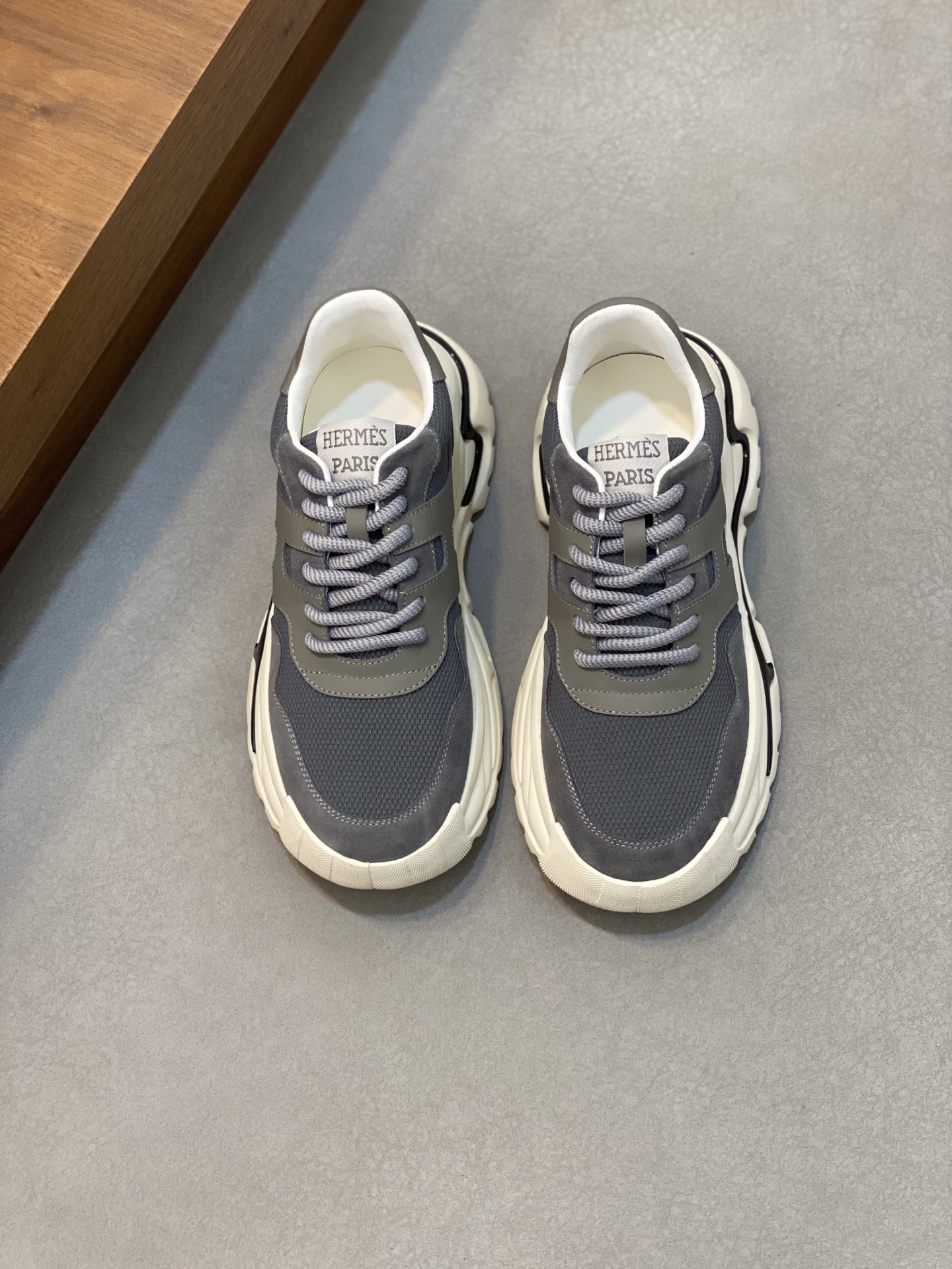 HERMES 00369