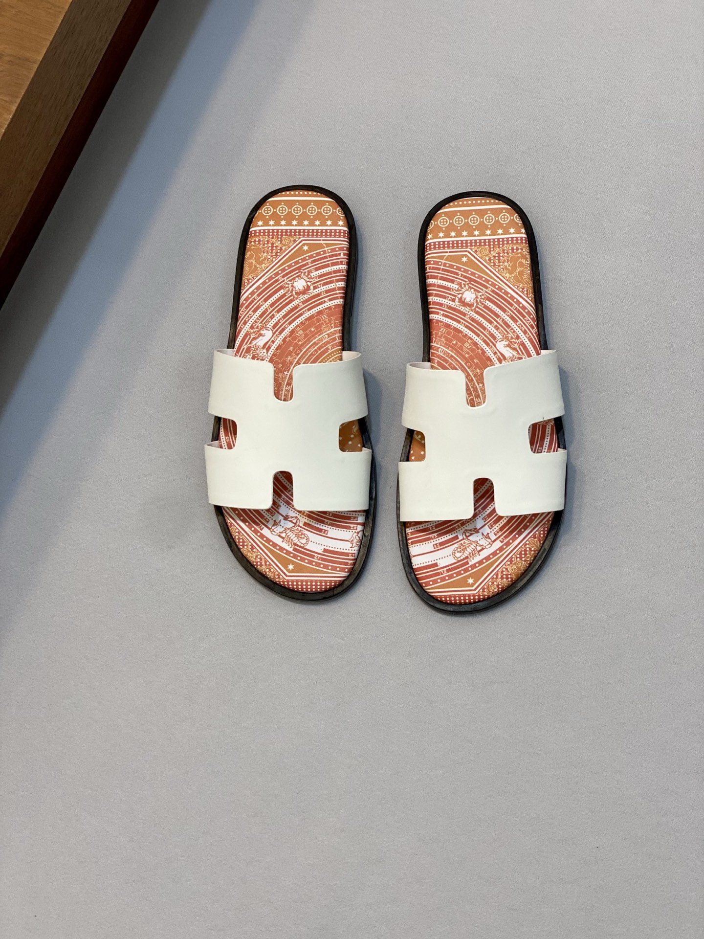 HERMES 00379