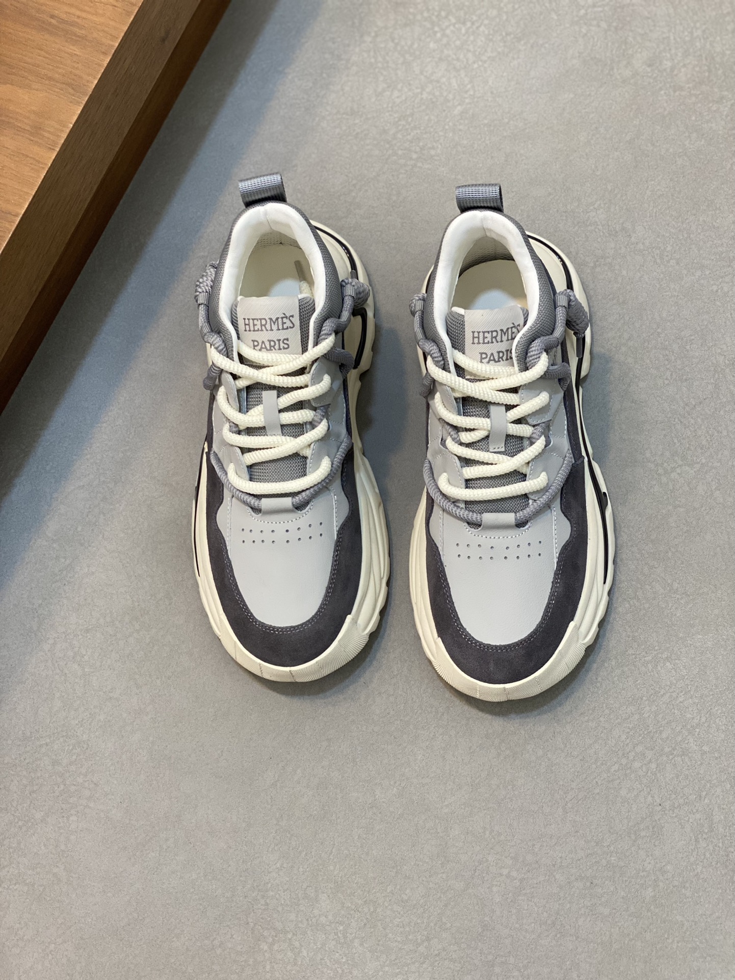 HERMES 00379